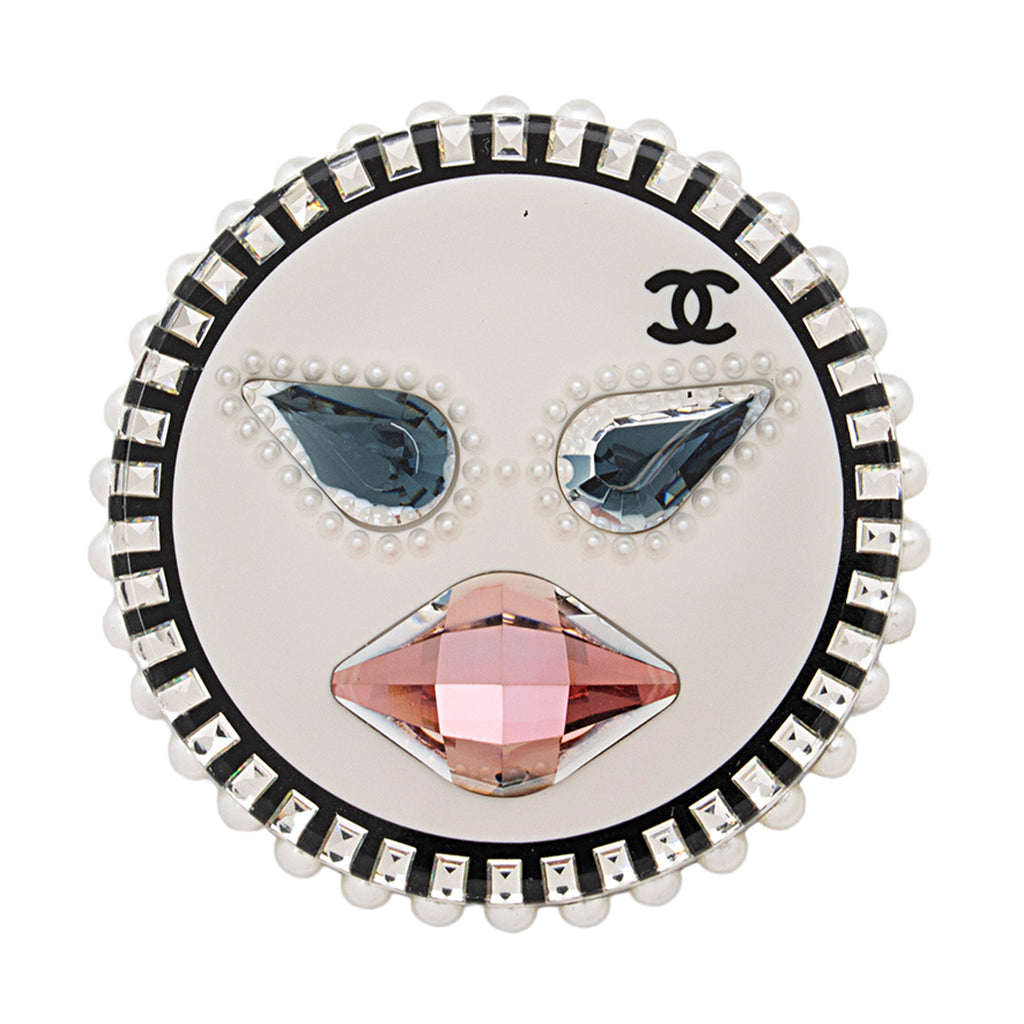 Chanel Resin Crystal Pearl Emoji CC Brooch (SHF-J4WQzc)