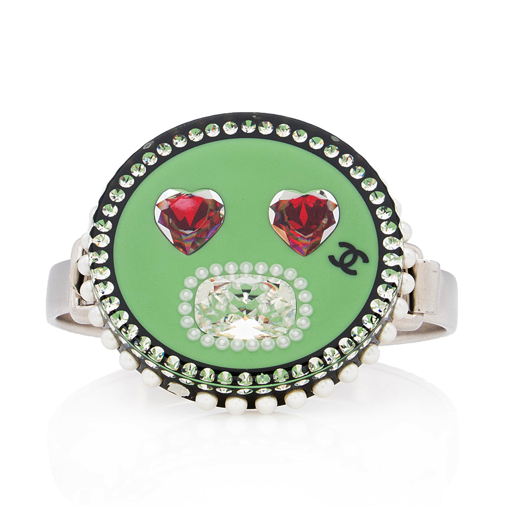Chanel Resin Crystal Pearl Emoji CC Hinged Bracelet (SHF-U88N9H) – LuxeDH