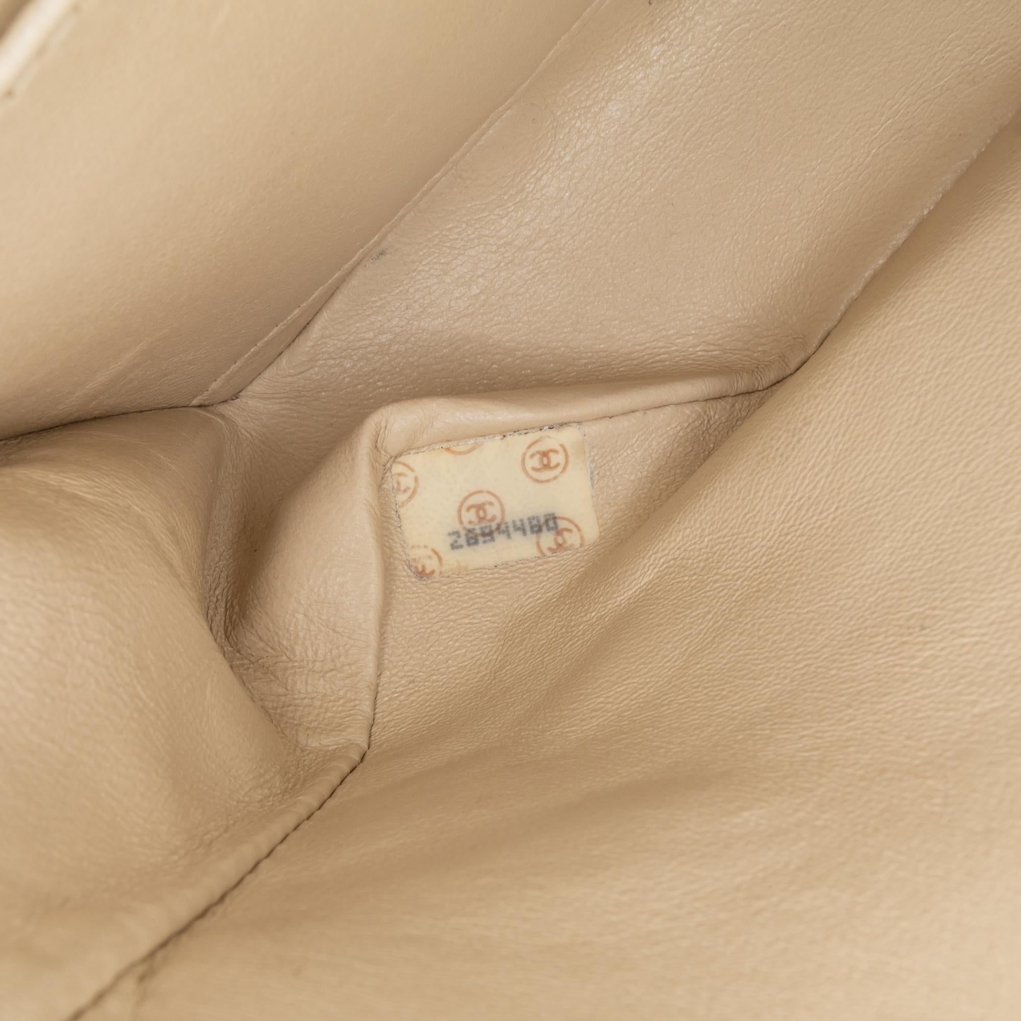 Chanel Small Classic Lambskin Double Flap (SHG-1zFtgm)