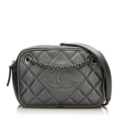 CHANEL Pre-Owned 2019 CC diamond-quilted Camera Bag - Farfetch