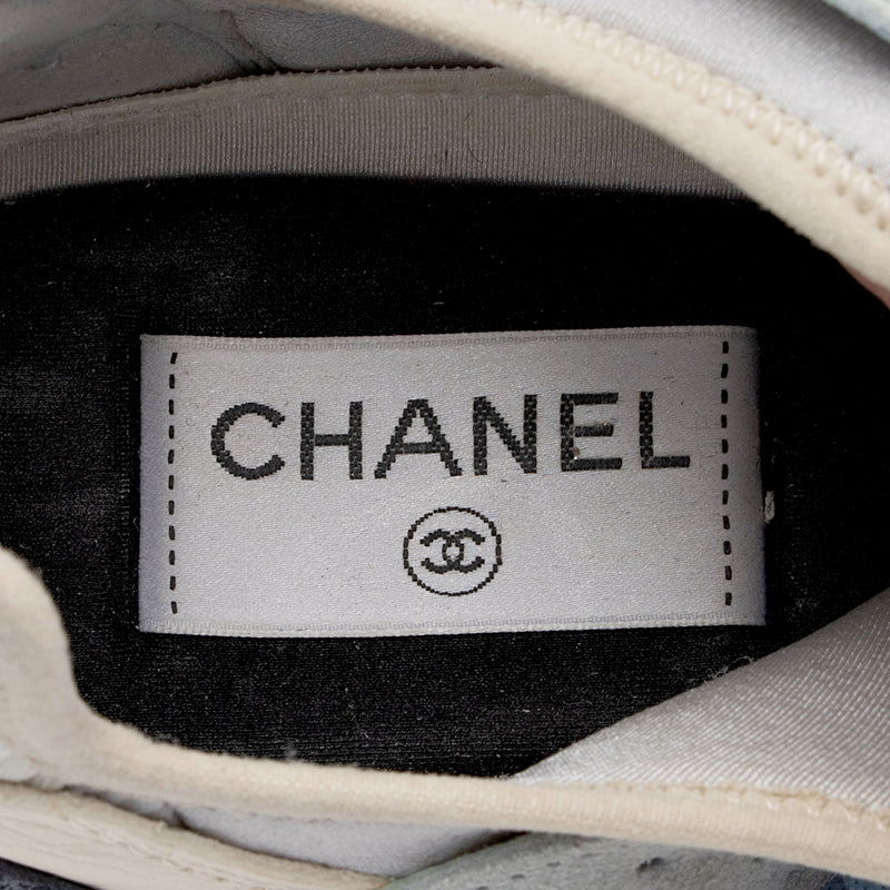 Chanel Suede Calfskin Quilted Fabric CC Sneakers - Size 10 / 40 (SHF-A0Zb1v)