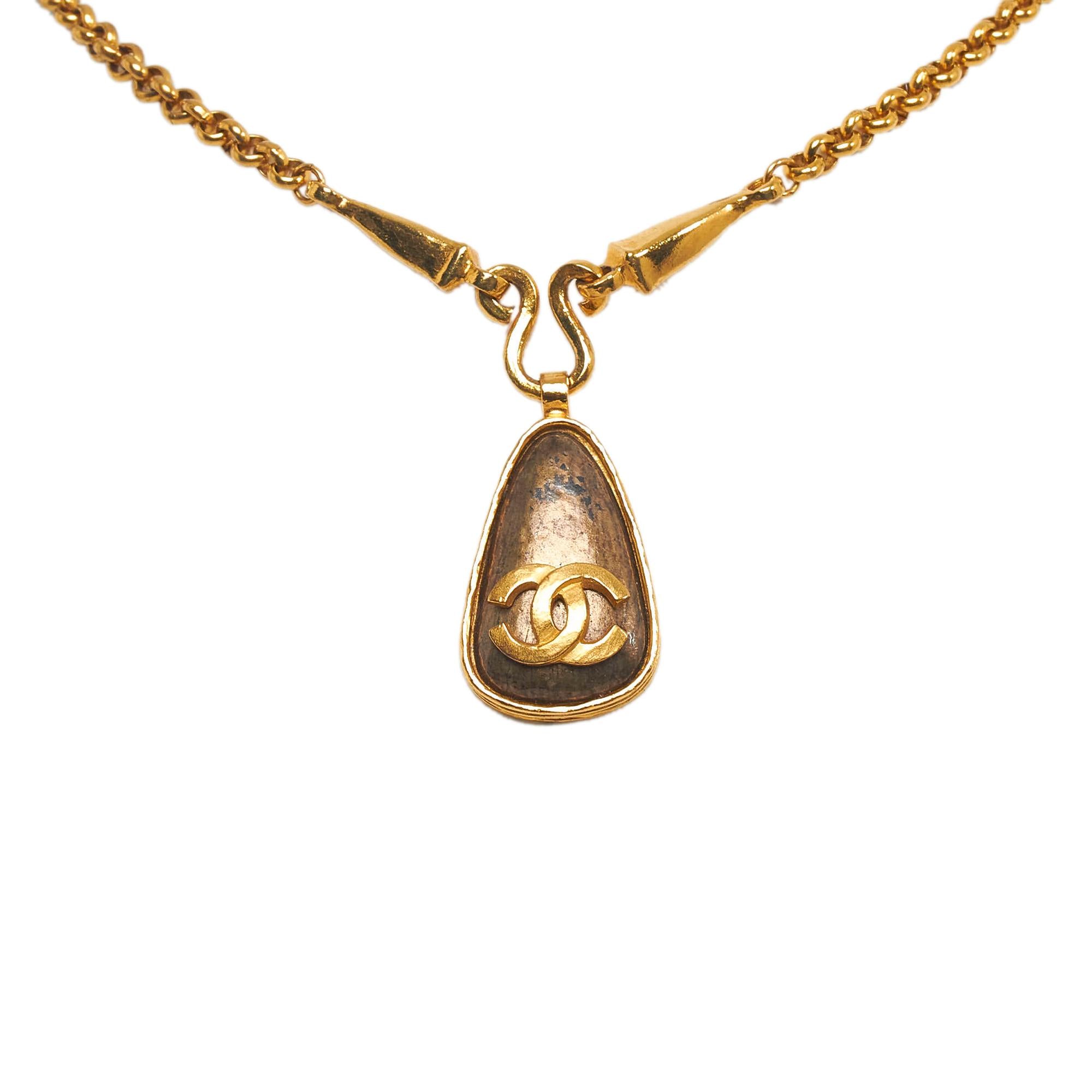 Chanel Teardrop CC Logo Pendant Necklace (SHG-ziyd90)