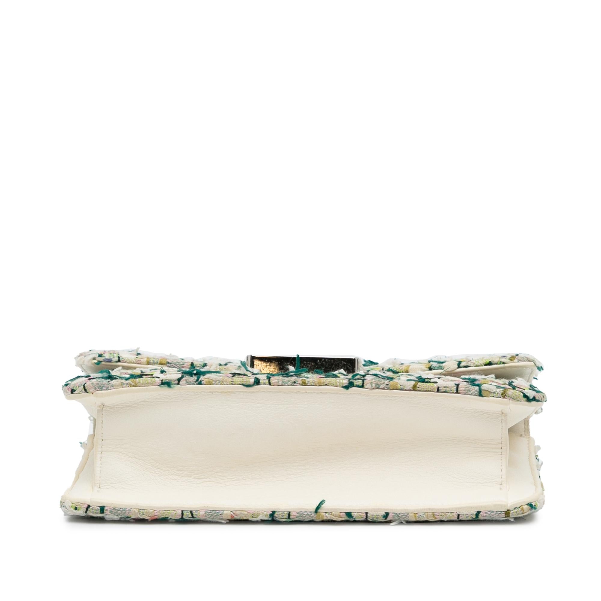 Chanel Tweed Beauty Lock Flap Bag (SHG-3g9Hun)