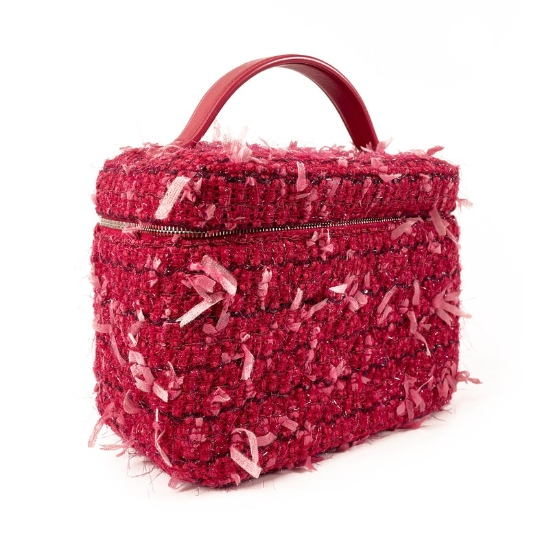 Chanel store trousse bag