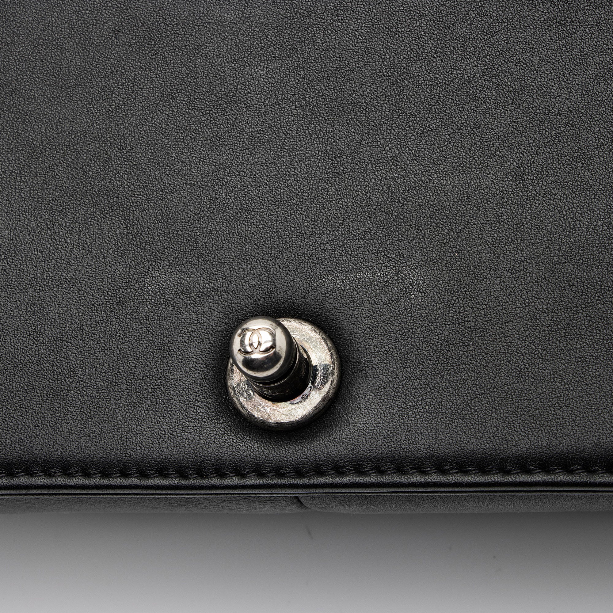 Chanel Velvet Quilted Old Medium Boy Bag (SHF-yjKLJH)