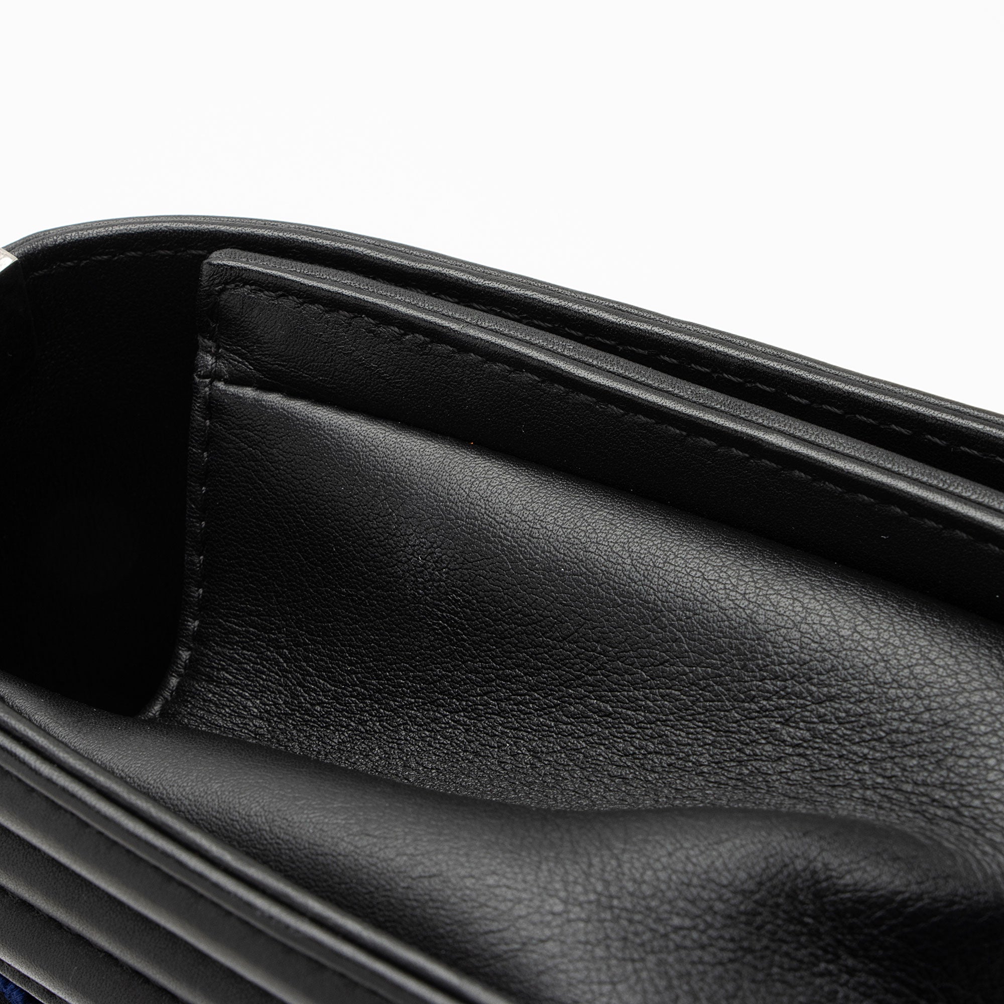 Chanel Velvet Quilted Old Medium Boy Bag (SHF-yjKLJH)