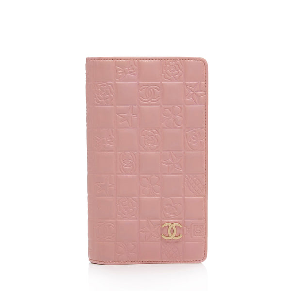 Chanel Vintage Embossed Lambskin Lucky Symbols Bi-Fold Wallet (SHF-uNdtFJ)
