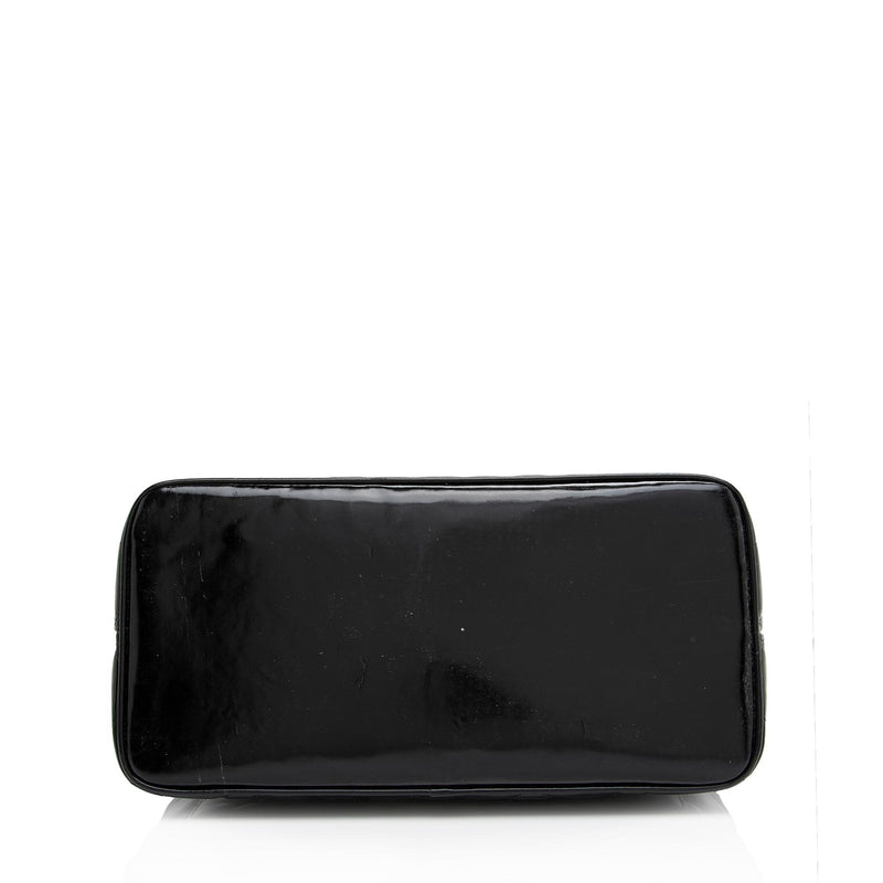 Timeless/classique patent leather clutch bag Chanel Black in