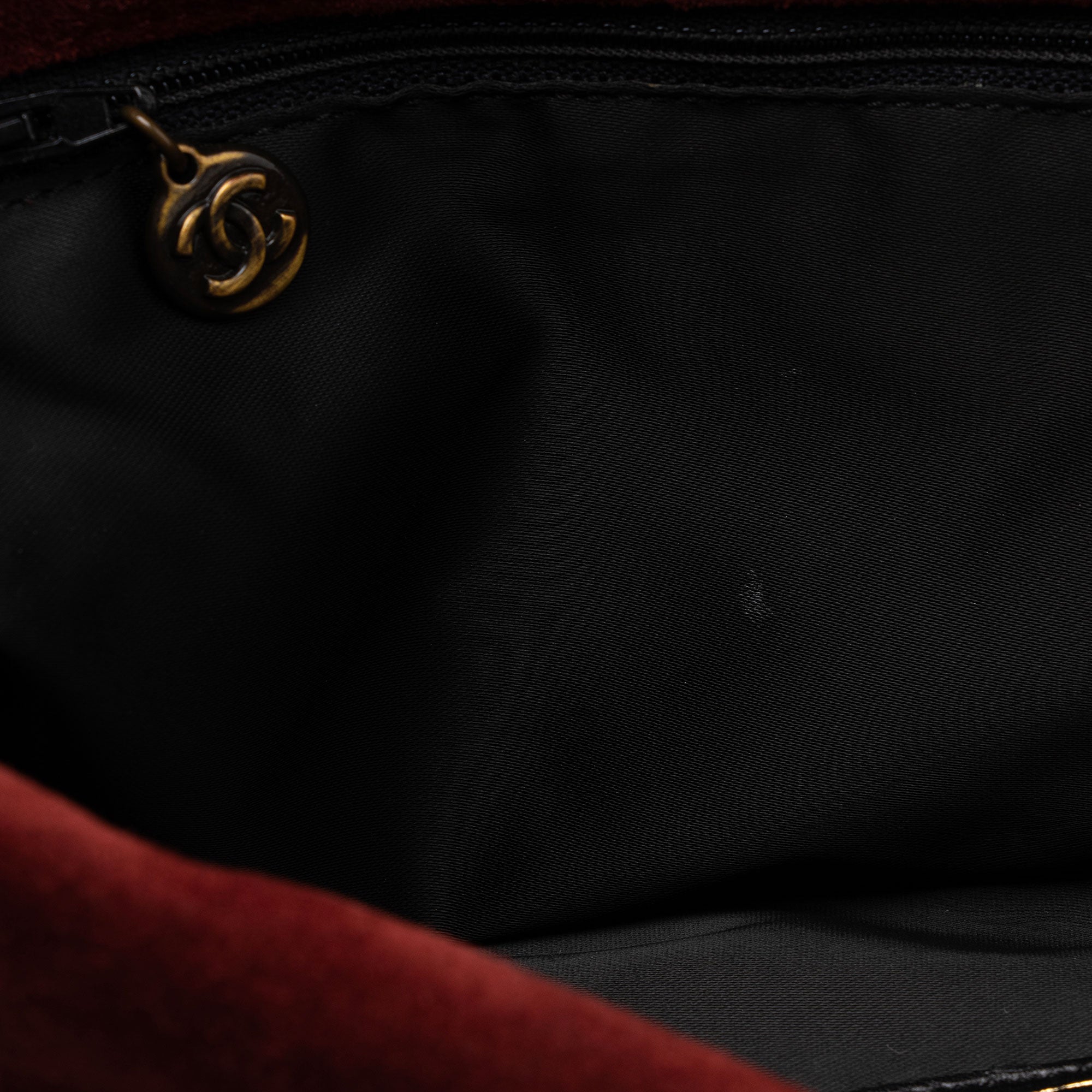 Chanel Vintage Suede CC Tassel Messenger Bag (SHF-evWiOG)