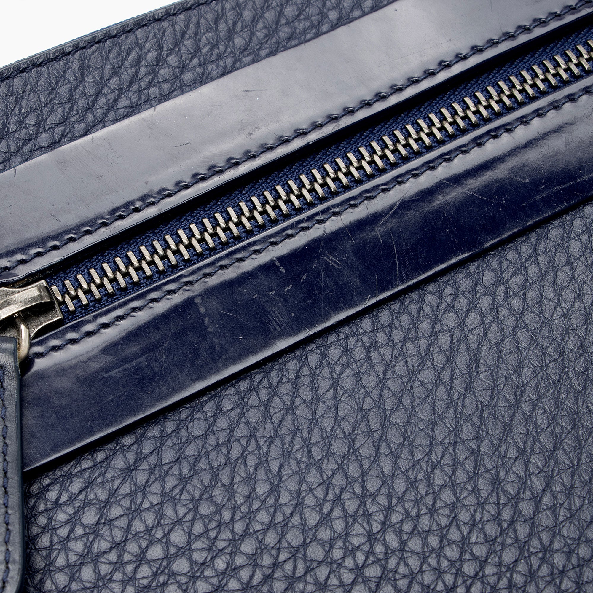 Christian Louboutin Leather Peter Spiked Clutch (SHF-MZw5Cf)
