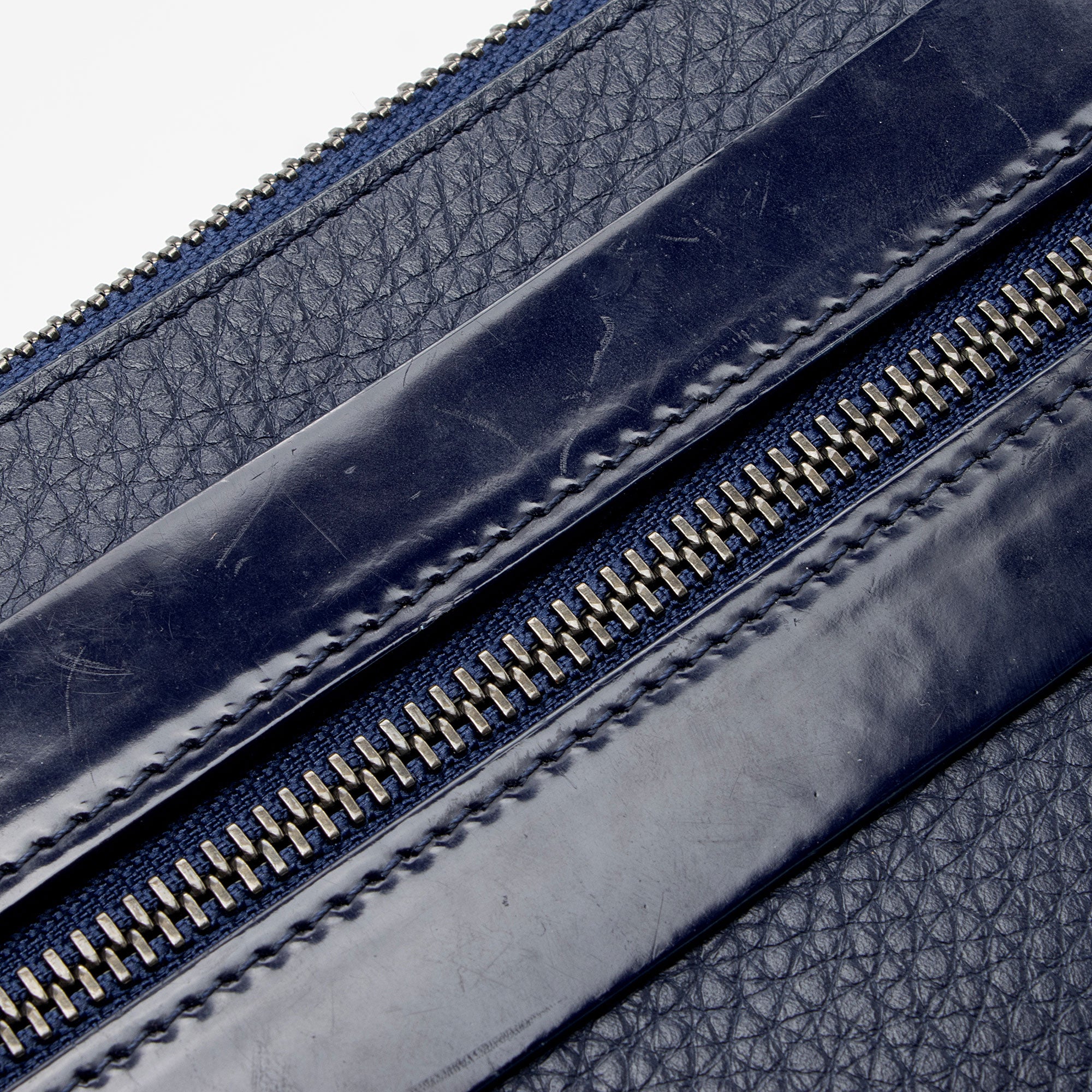 Christian Louboutin Leather Peter Spiked Clutch (SHF-MZw5Cf)