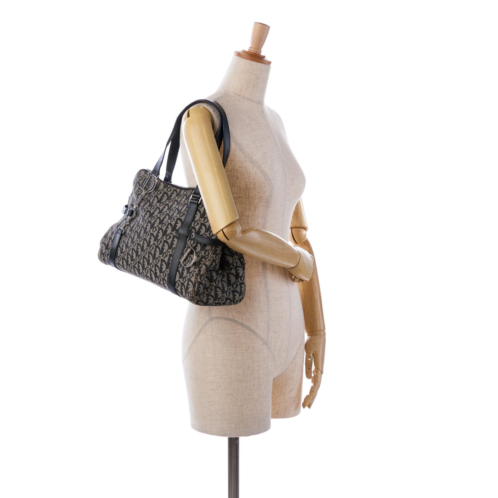 Dior Diorissimo Charms Shoulder Bag (SHG-Uq93Vr)