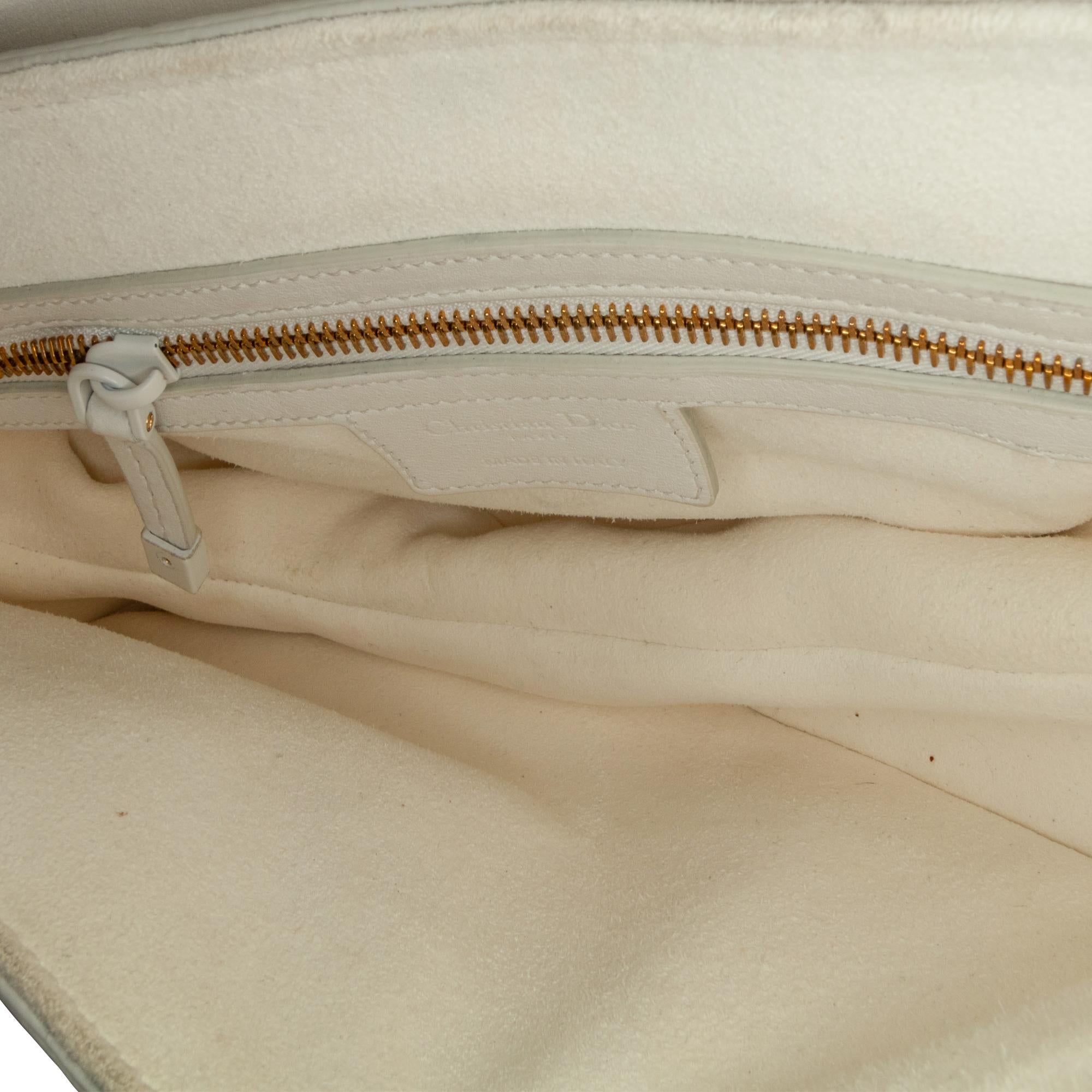 Dior Embossed Leather Oblique Saddle Bag (SHG-ZWE7gr)