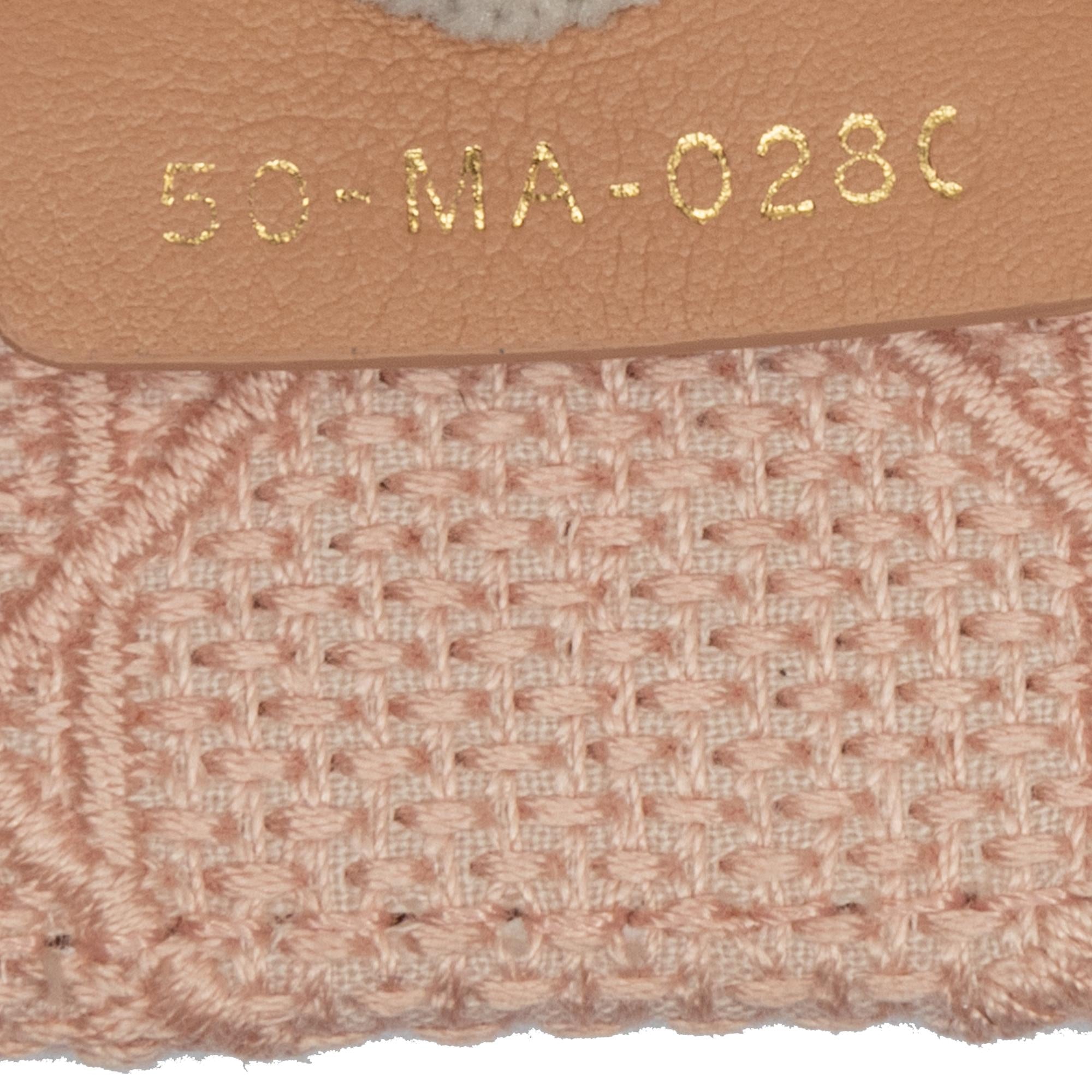 Dior Medium Cannage Embroidered Book Tote (SHG-ndQLhS)
