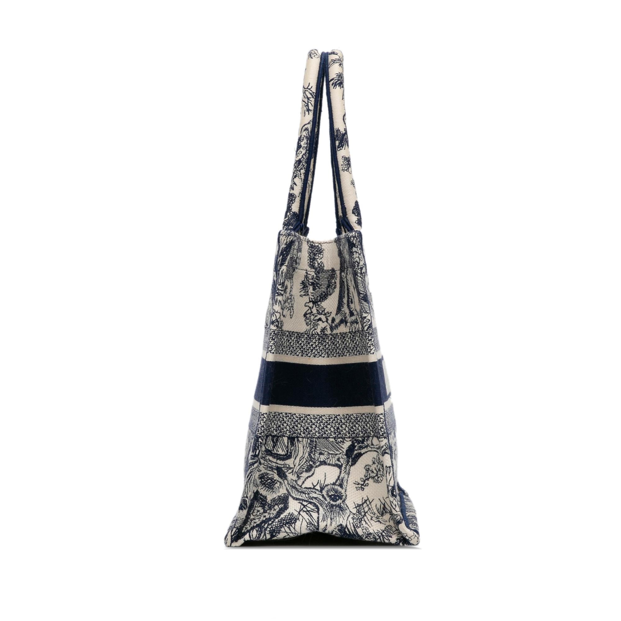 Dior Medium Toile de Jouy Book Tote (SHG-gY64Wb)
