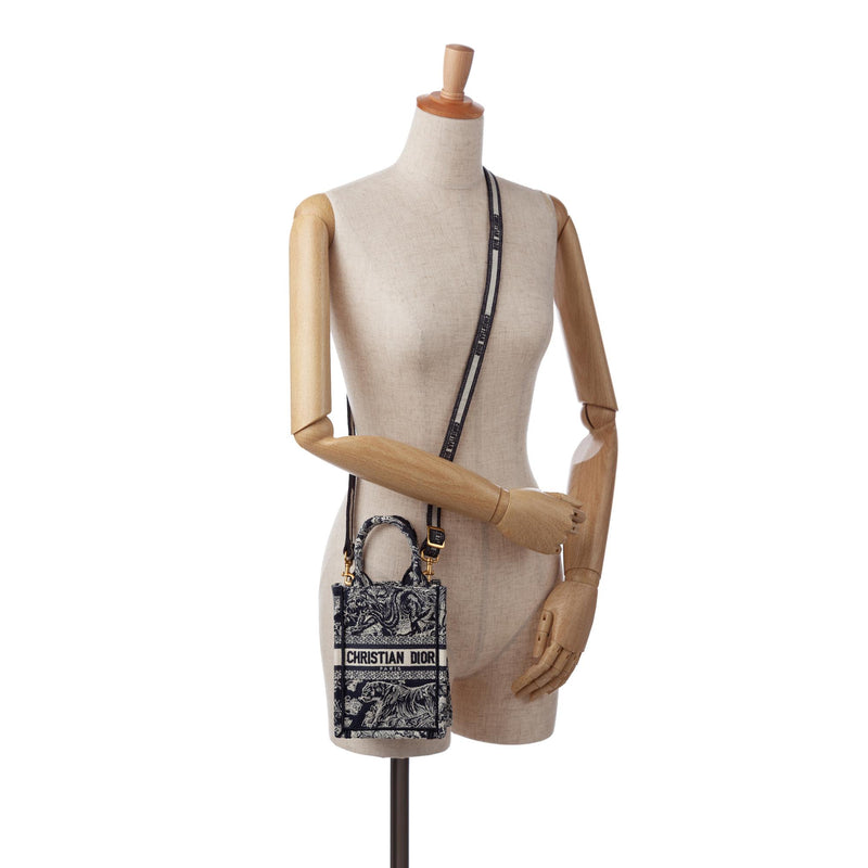 Dior Mini Book Tote Phone Bag (SHG-bEDNLG) – LuxeDH