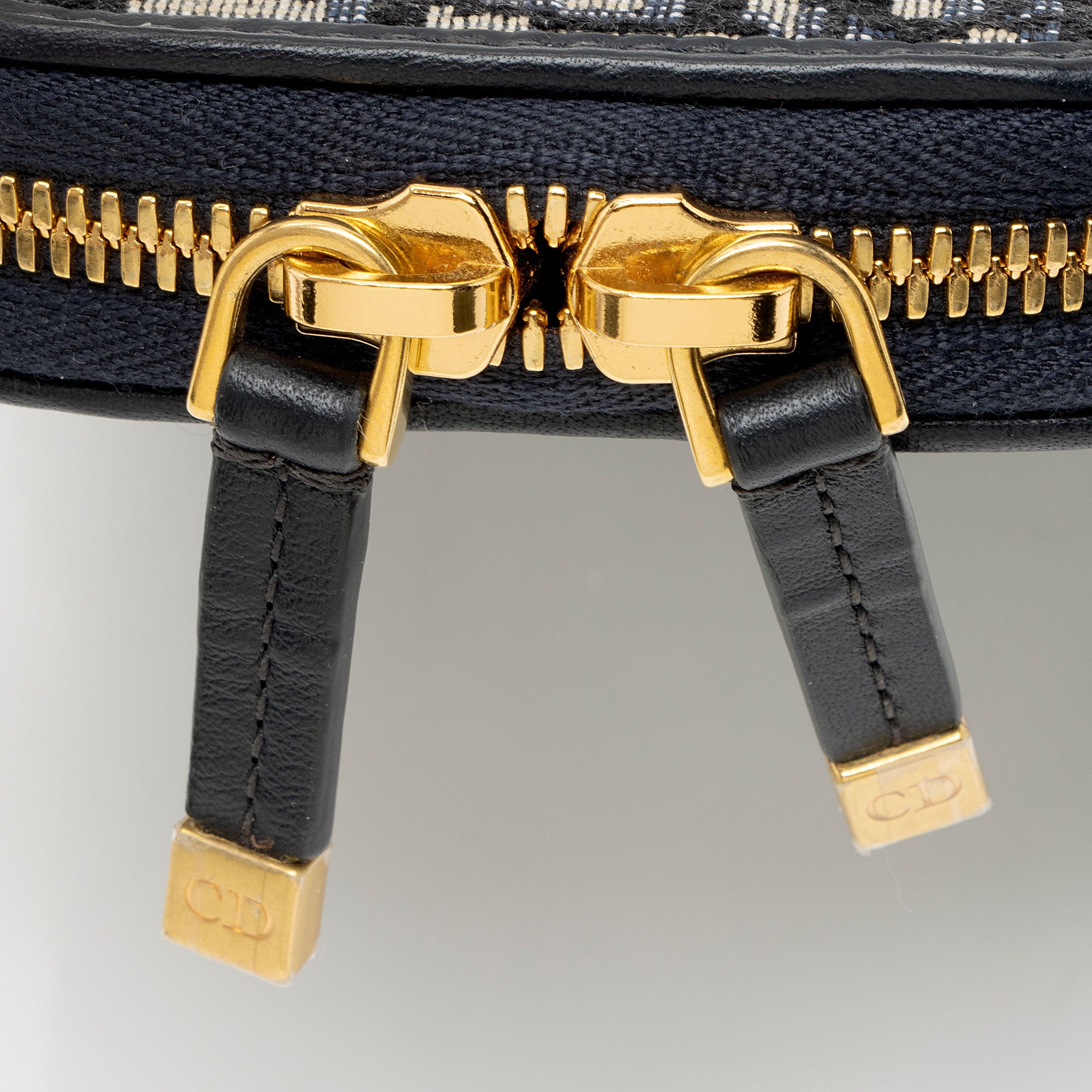 Dior Oblique 30 Montaigne Call'in Dior Phone Holder