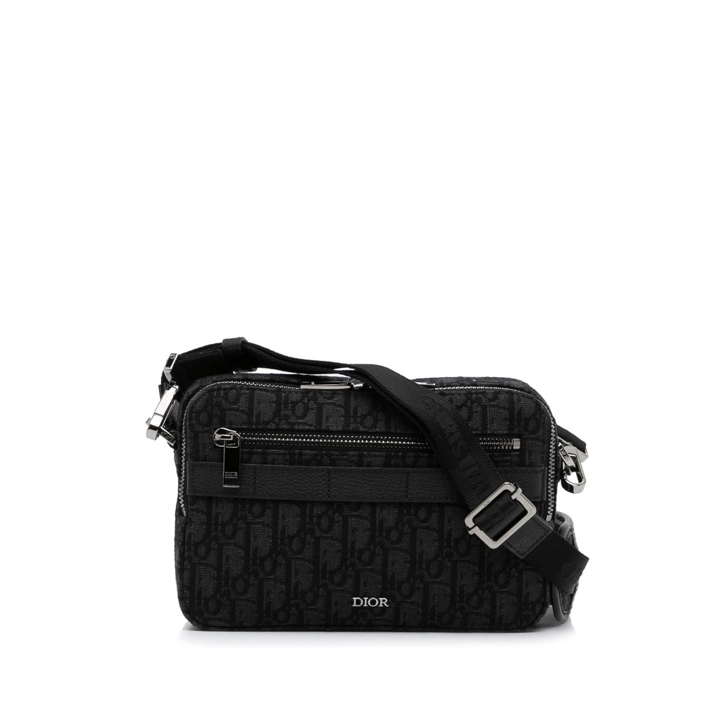 BEST ACCESSORY! Dior SAFARI MESSENGER BAG (ON BODY) 