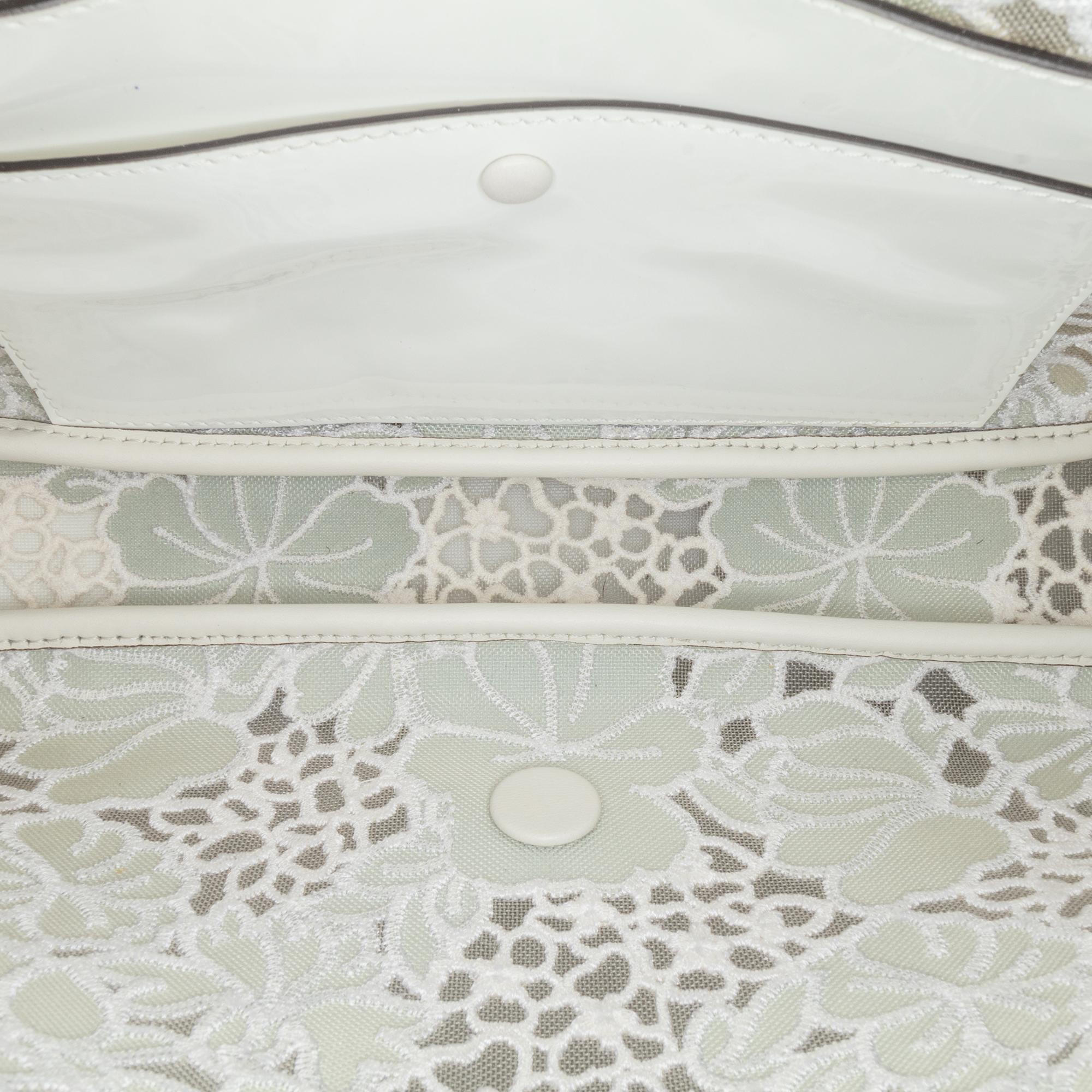 Fendi Embroidered Lace Baguette Satchel (SHG-iD9Gxu)