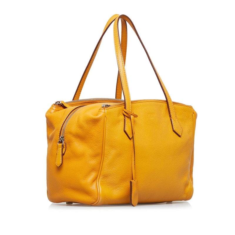 Fendi Leather Shoulder Bag (SHG-BjVo0V)
