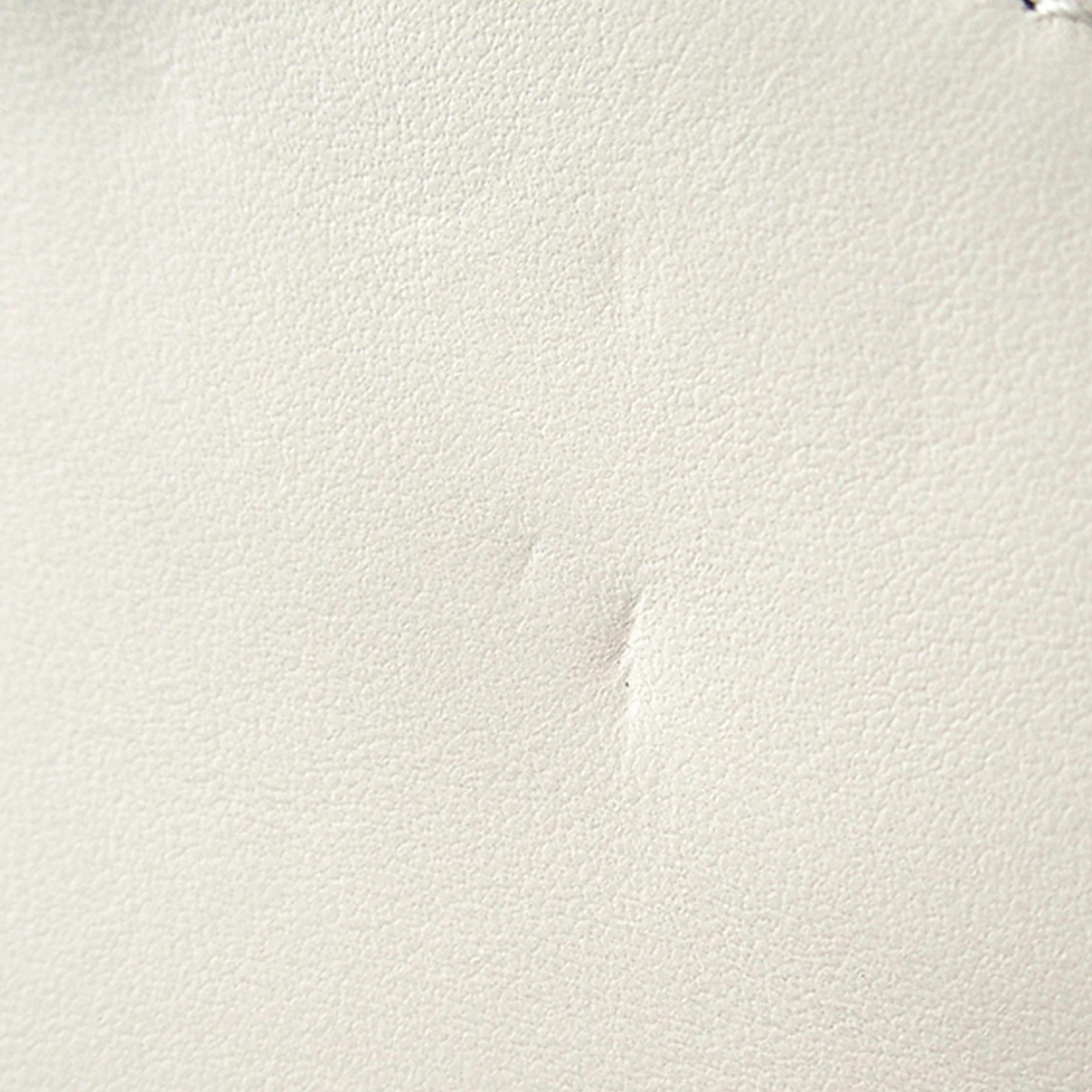 Fendi Leather Vocabulary 3D Logo Zip Pouch (SHG-JtWzTA)