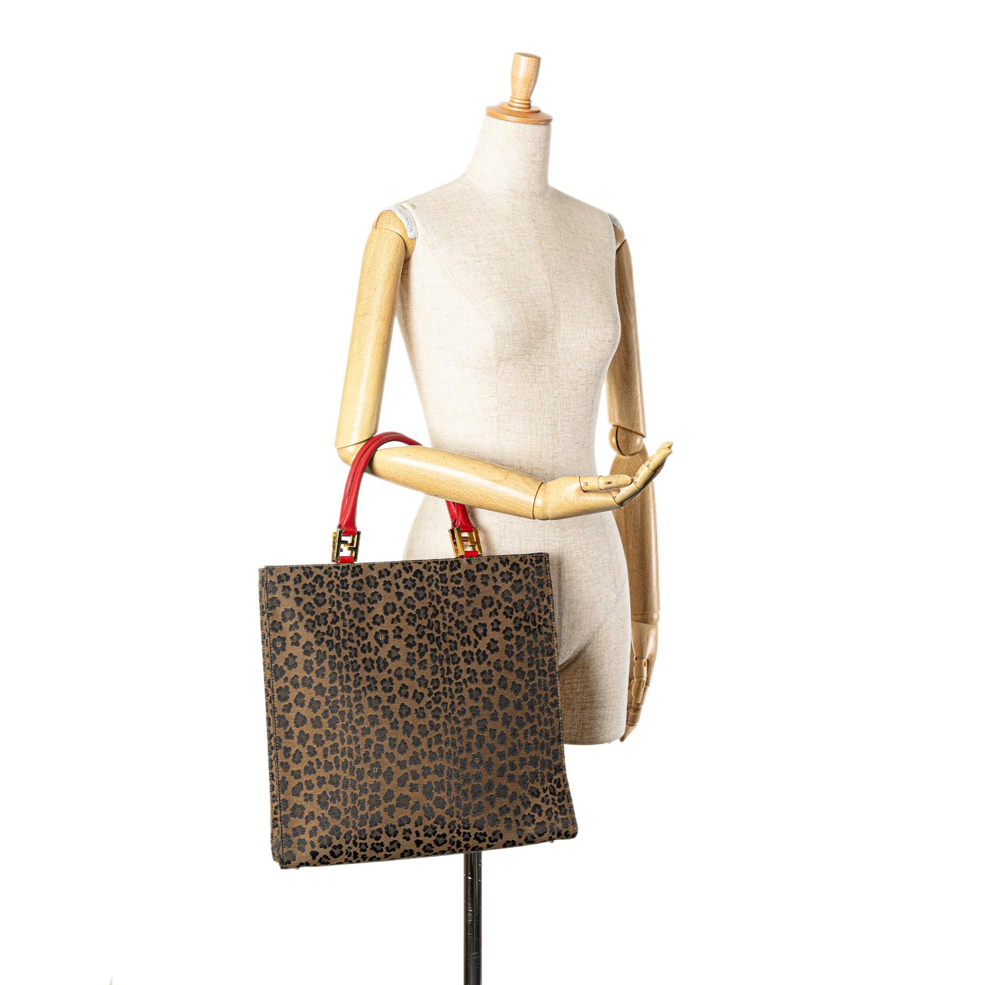 Fendi Leopard Print Canvas Tote (SHG-dcrZfo)