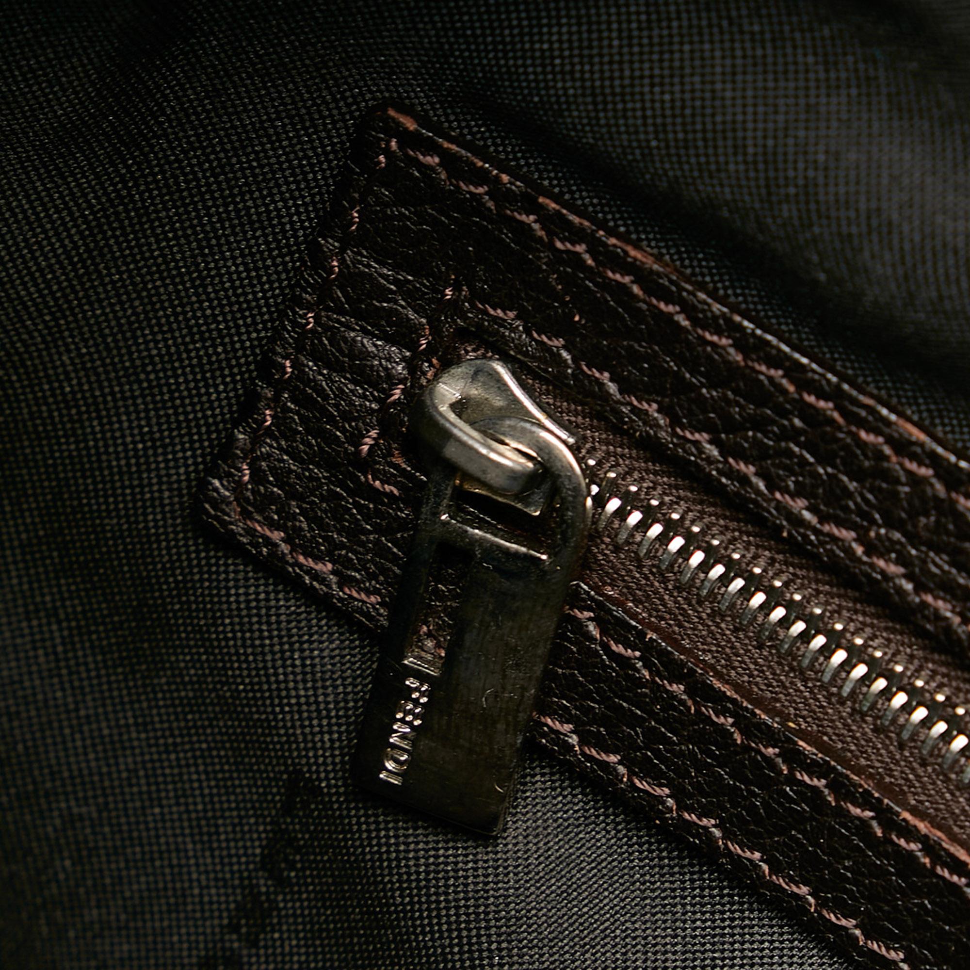 Fendi Oyster Shoulder Bag (SHG-DL89xb)