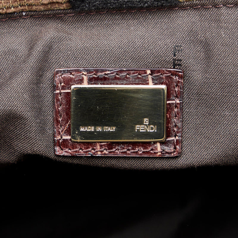Fendi Pequin Handbag (SHG-UTQaNE)
