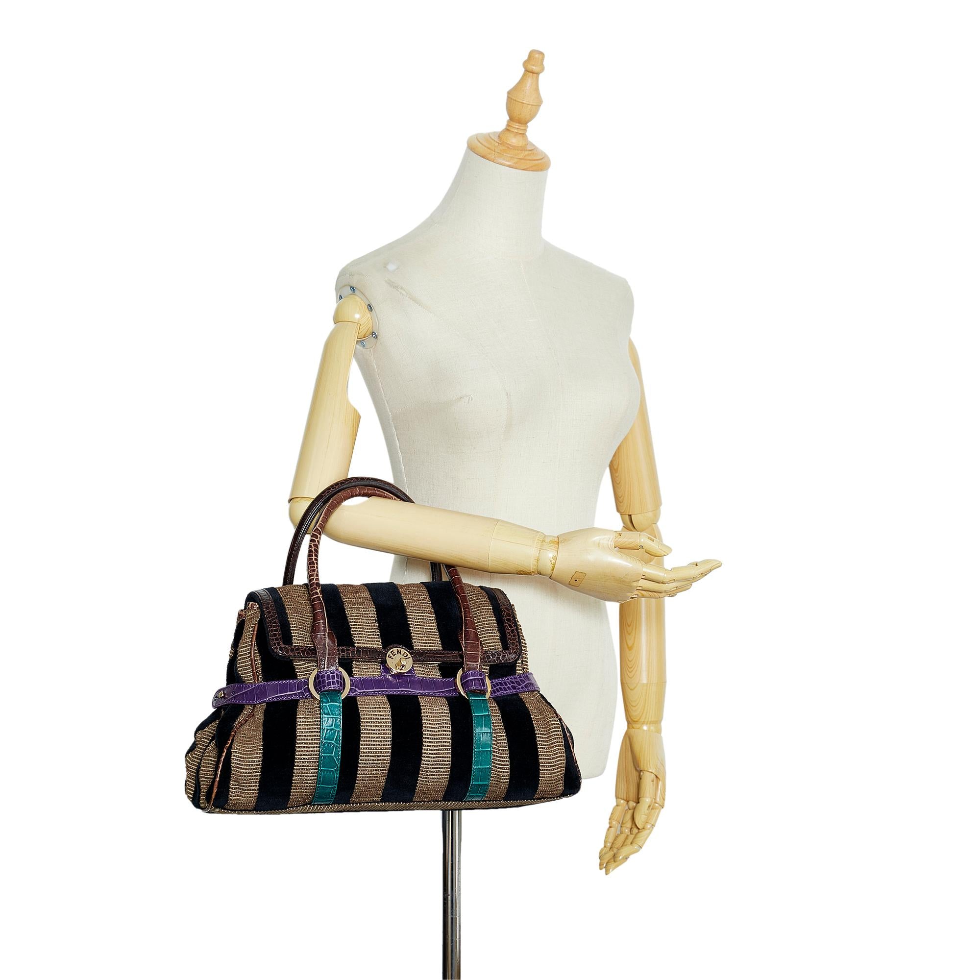 Fendi Pequin Handbag (SHG-UTQaNE)