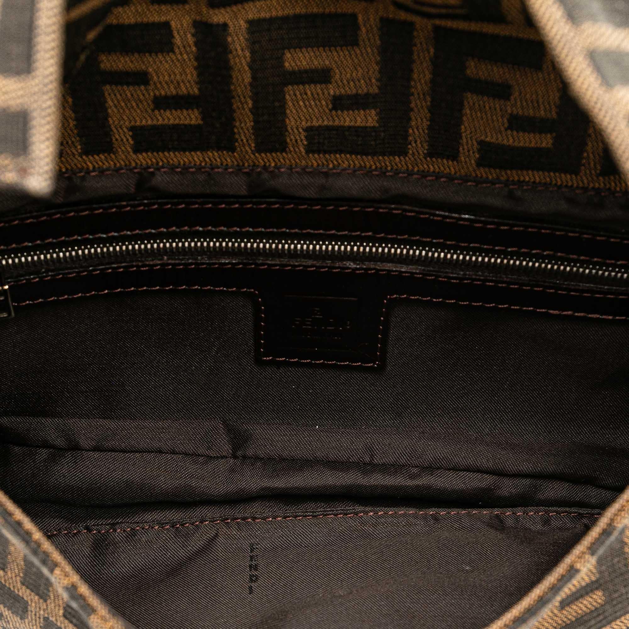 Fendi Zucca Canvas Baguette (SHG-gVALkA)