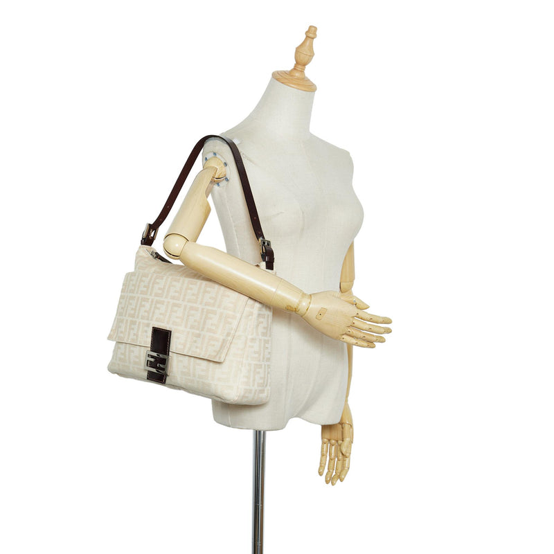 Fendi Zucca Canvas Shoulder Bag (SHG-pQEHOK)