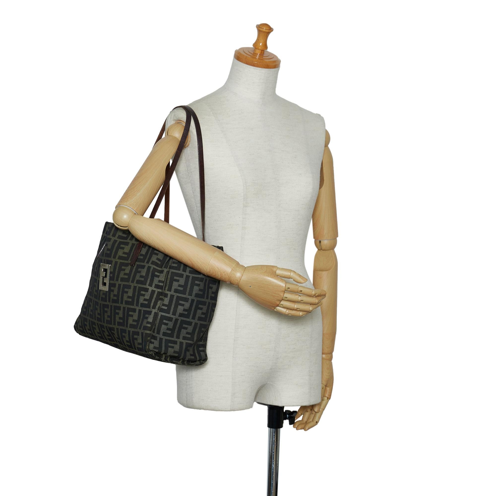 Fendi Zucca Tote Bag (SHG-IBAaYs)