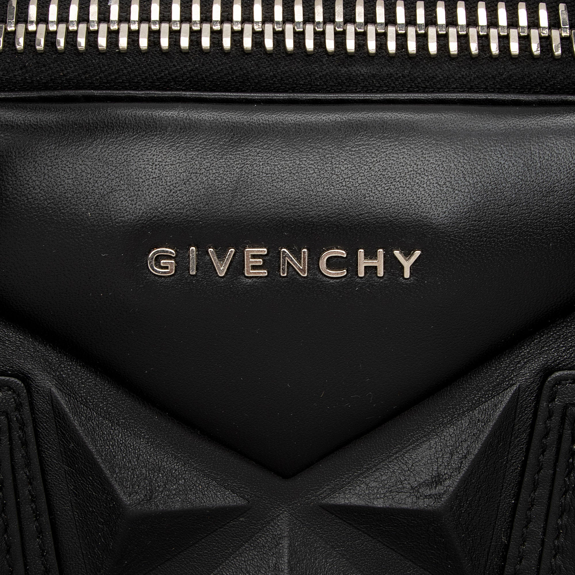 Givenchy Calfskin 3D Antigona Medium Satchel (SHF-O2REwL)