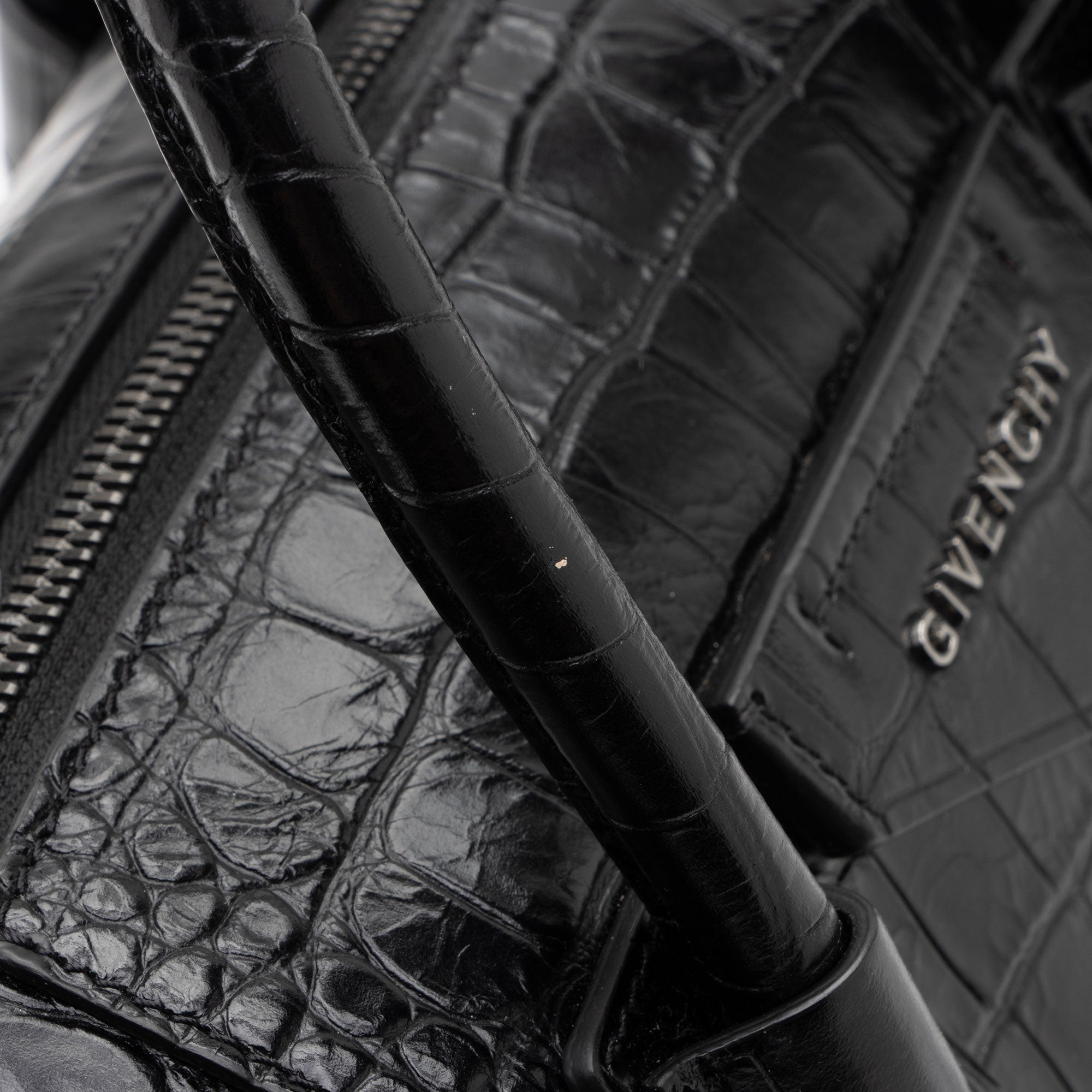 Givenchy Croc Embossed Calfskin Soft Antigona Small Satchel (SHF-u5gp2n)