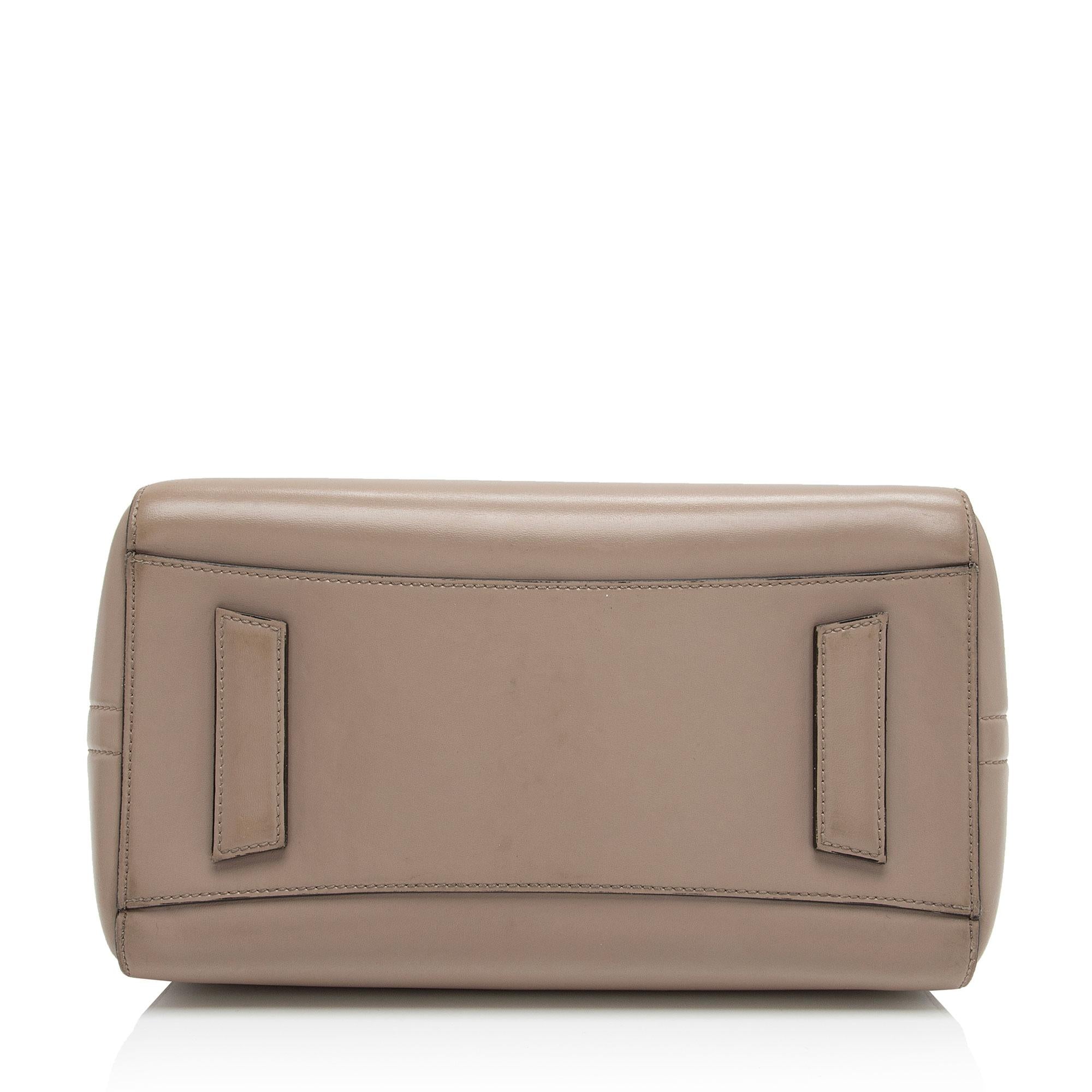 Givenchy Glazed Leather Antigona Small Satchel (SHF-Tf0lMp)