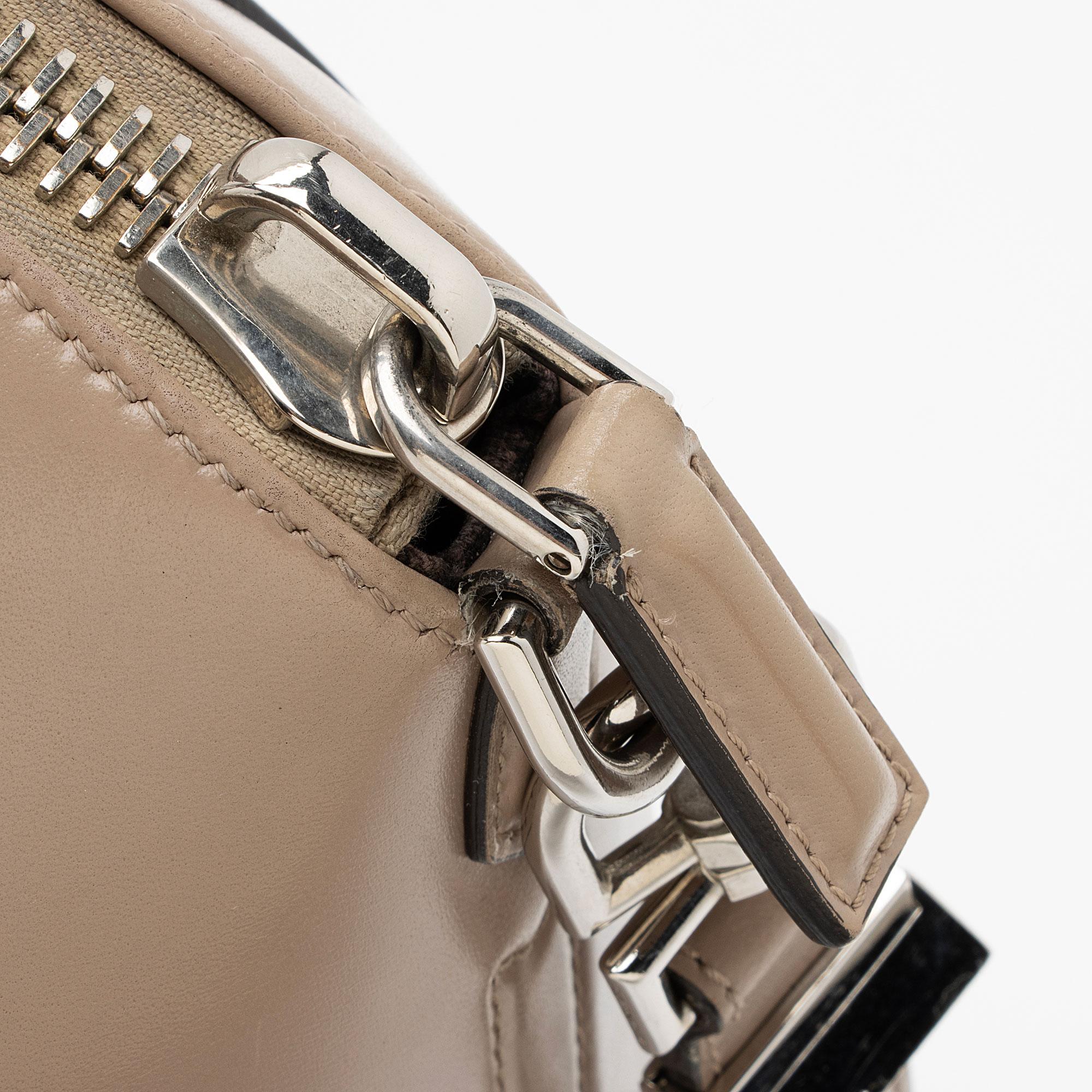 Givenchy Glazed Leather Antigona Small Satchel (SHF-Tf0lMp)
