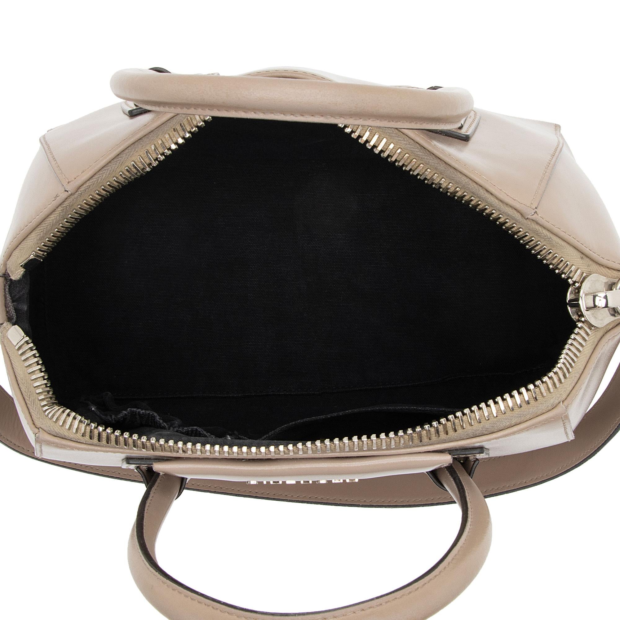 Givenchy Glazed Leather Antigona Small Satchel (SHF-Tf0lMp)