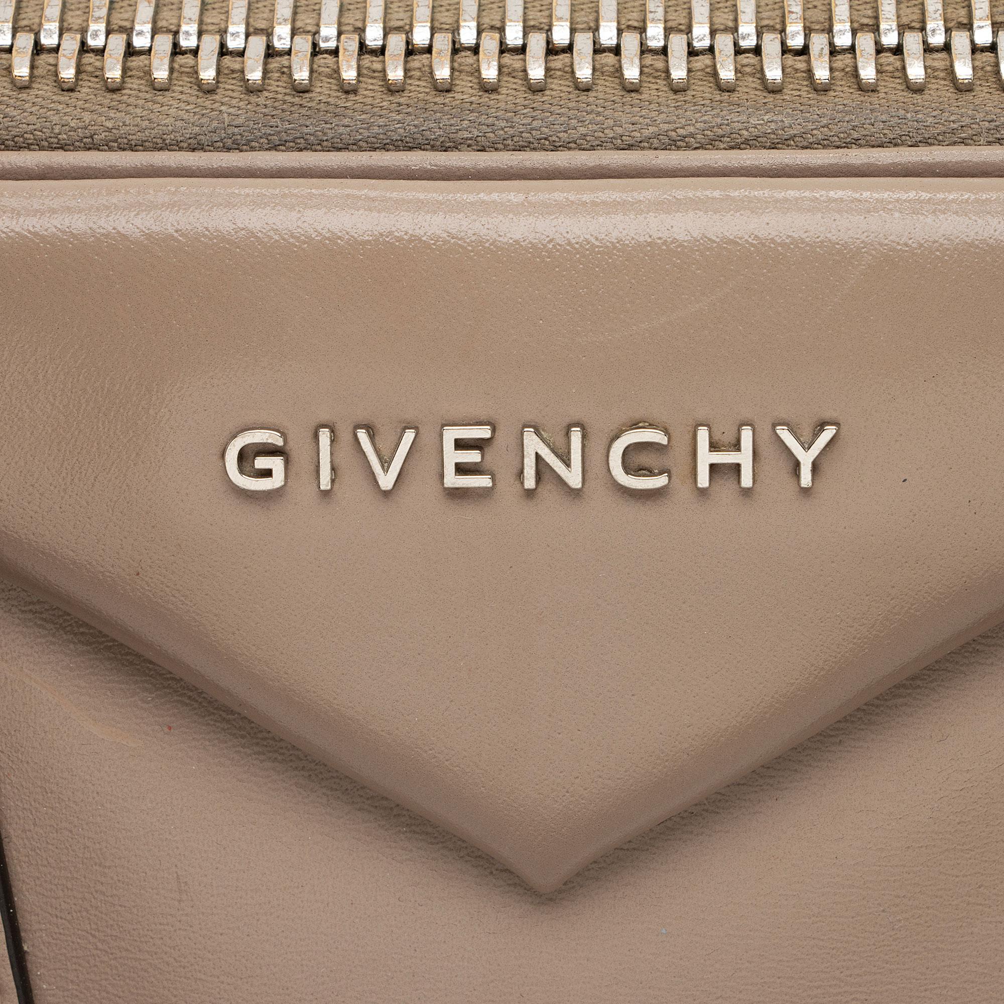 Givenchy Glazed Leather Antigona Small Satchel (SHF-Tf0lMp)