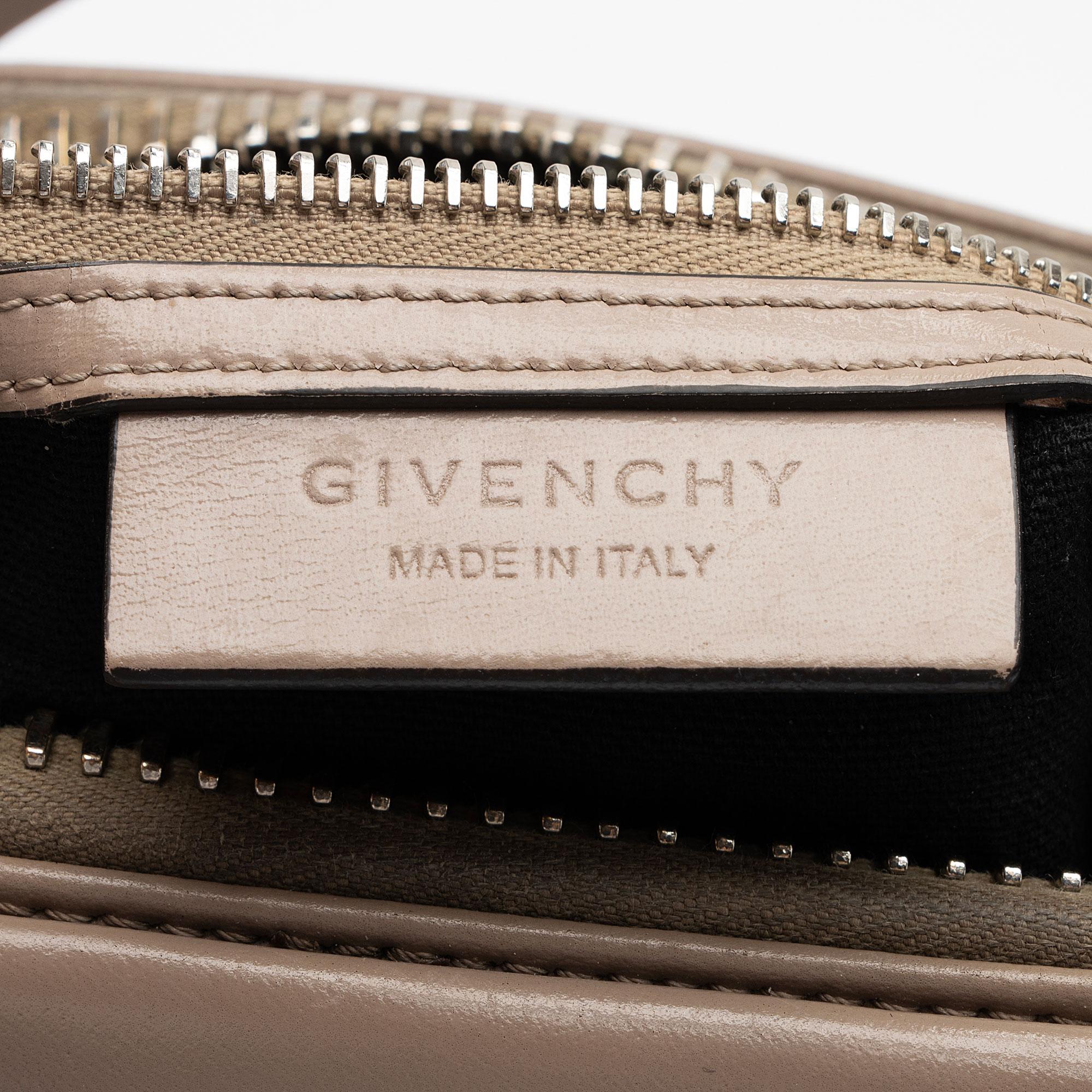 Givenchy Glazed Leather Antigona Small Satchel (SHF-Tf0lMp)