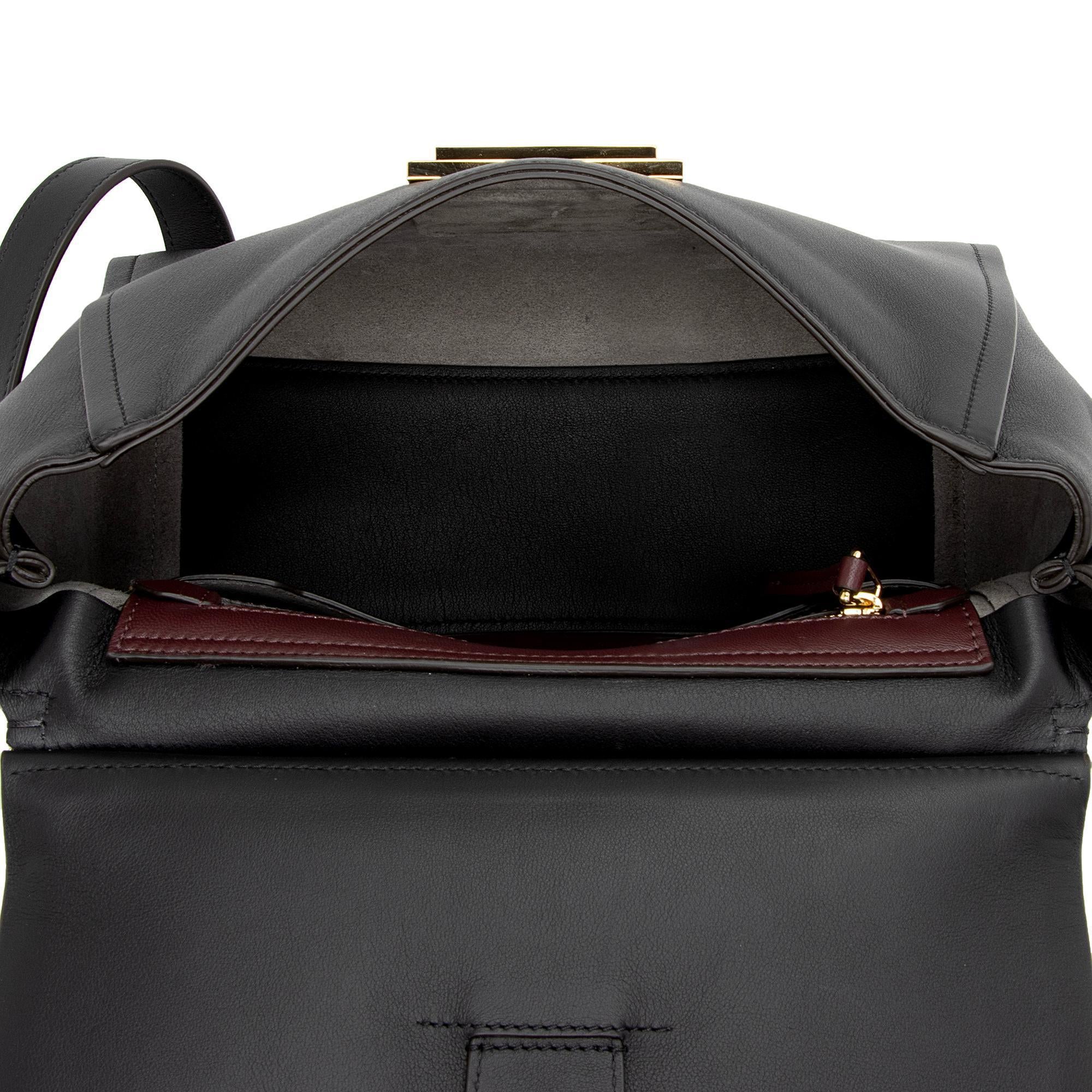 Givenchy Leather Mystic Small Shoulder Bag (SHF-4XvncD)