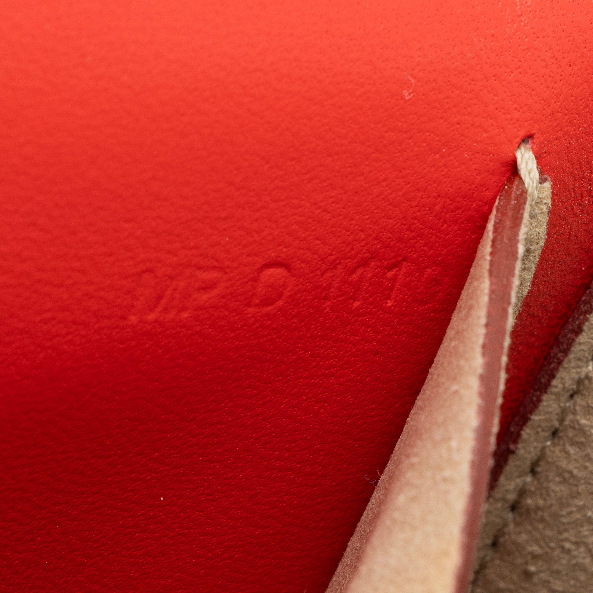 Givenchy Quilted Goatskin GV3 Pocket Mini Convertible Pouch (SHF-c5S4al)