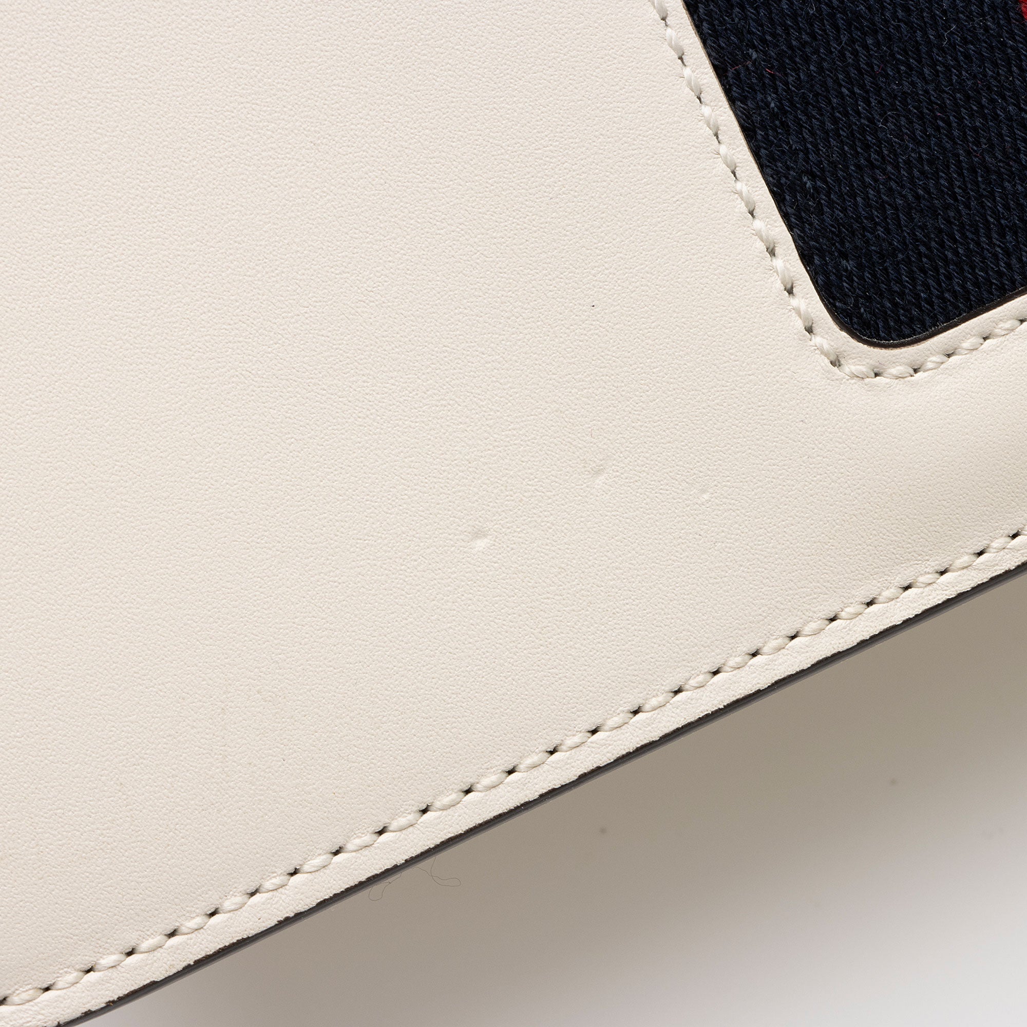 Gucci Calfskin Sylvie Small Shoulder Bag (SHF-G6Ob0L)