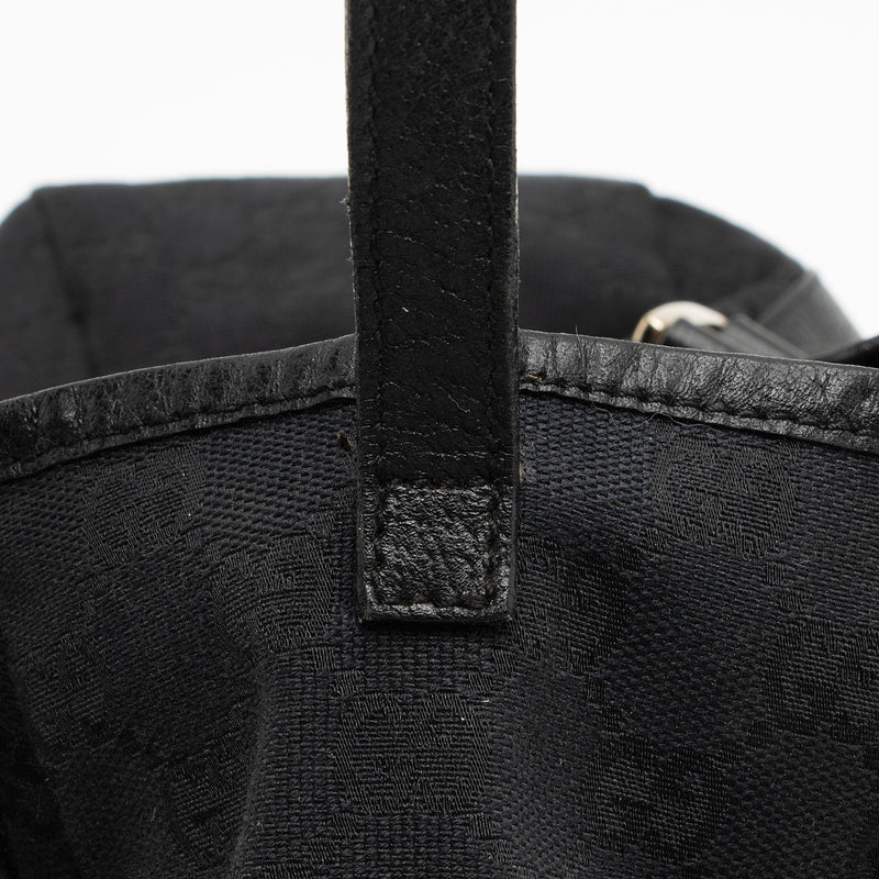 Gucci GG Canvas Abbey Medium Shoulder Bag (SHF-ZLaHNZ)