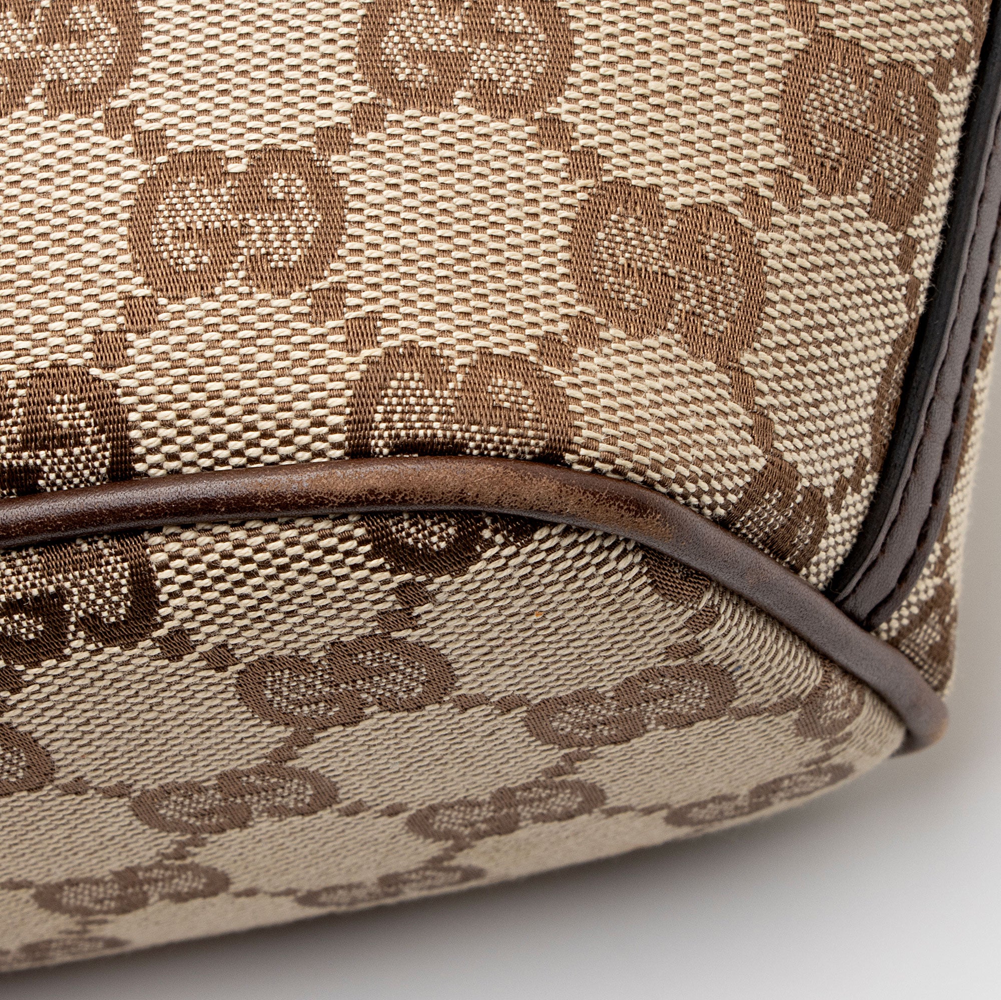 Gucci GG Canvas Classic Pochette (SHF-jRMlTd)