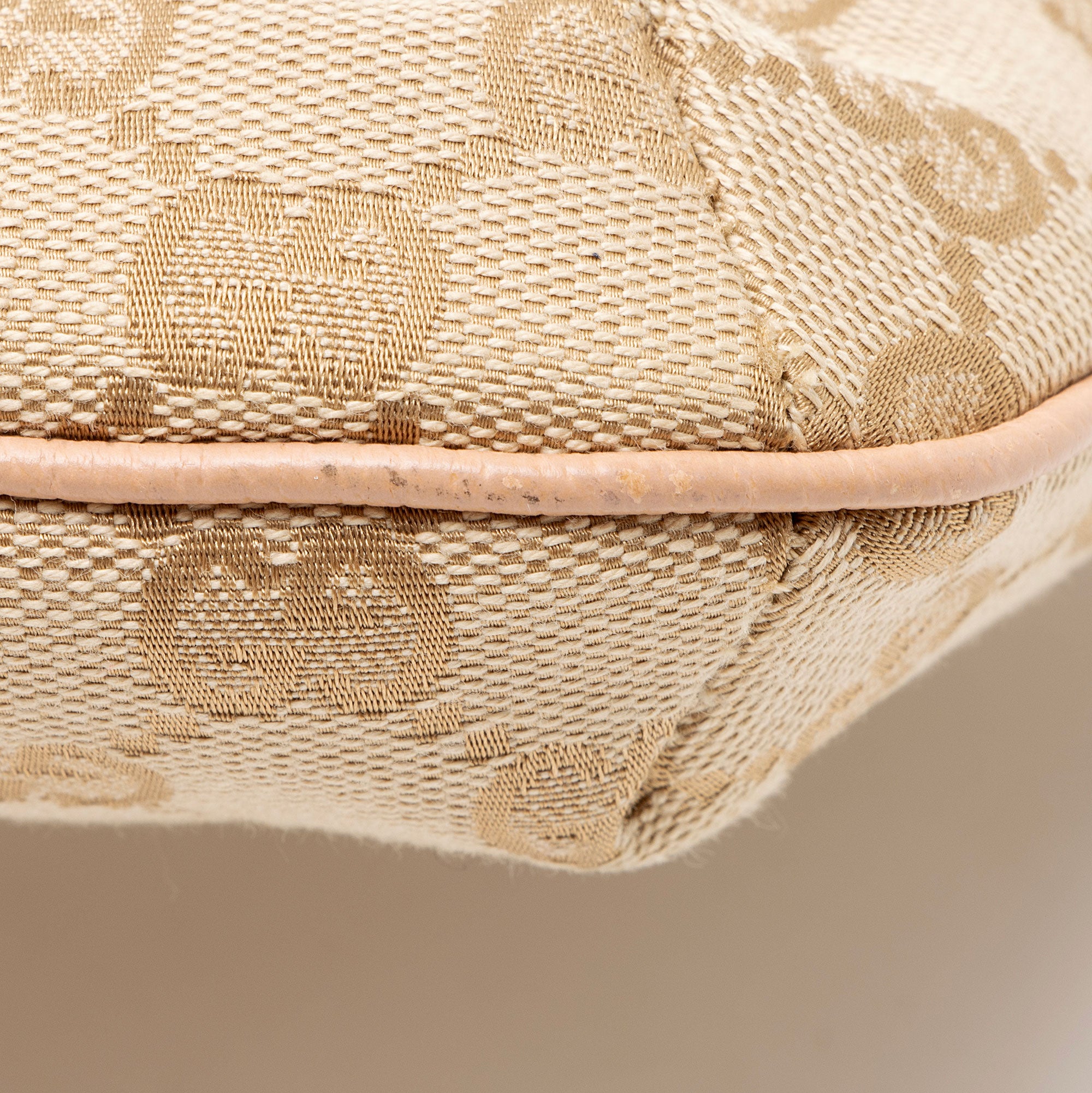 Gucci GG Canvas Classic Pochette