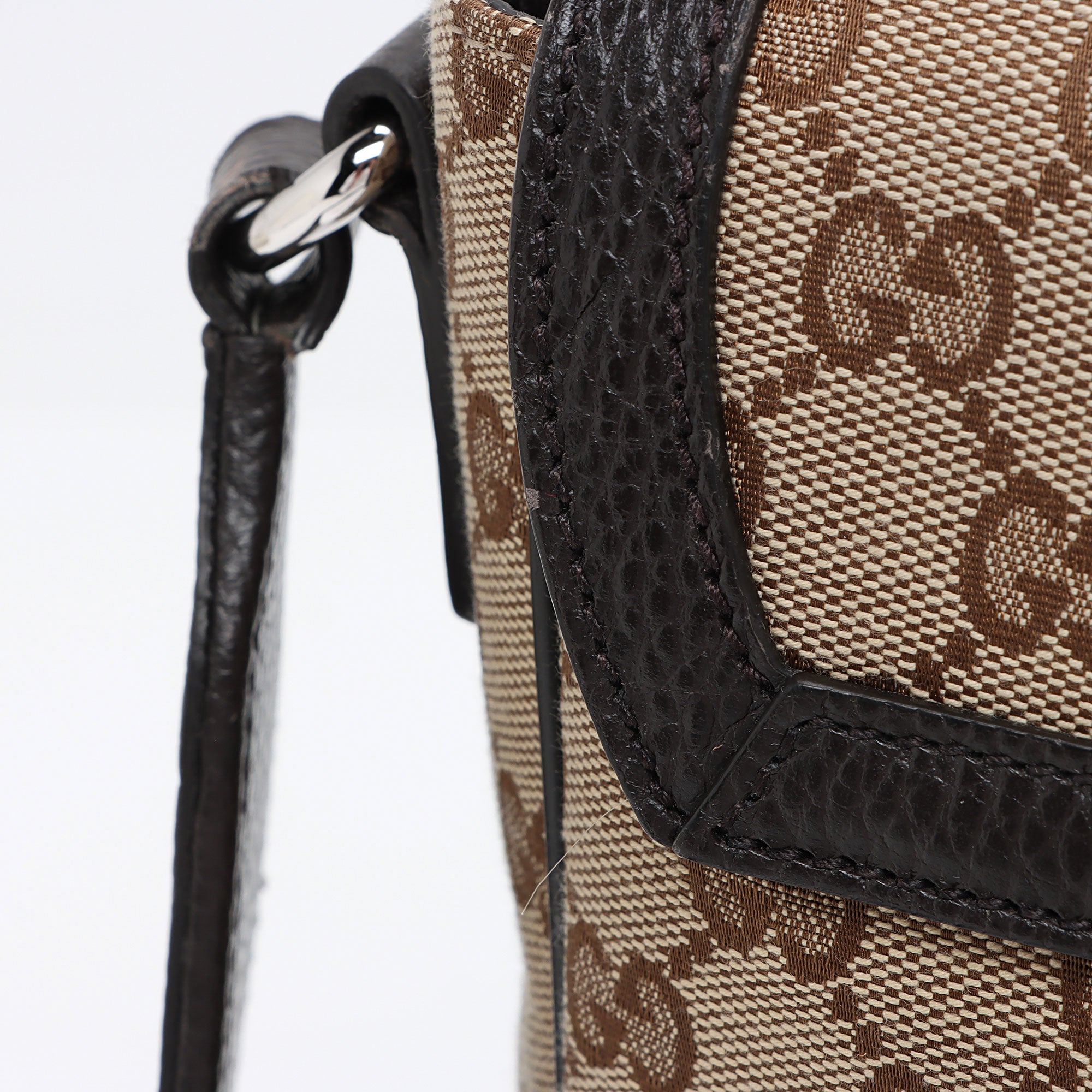 Gucci GG Canvas Flap Messenger Bag (SHF-1QqxVk)