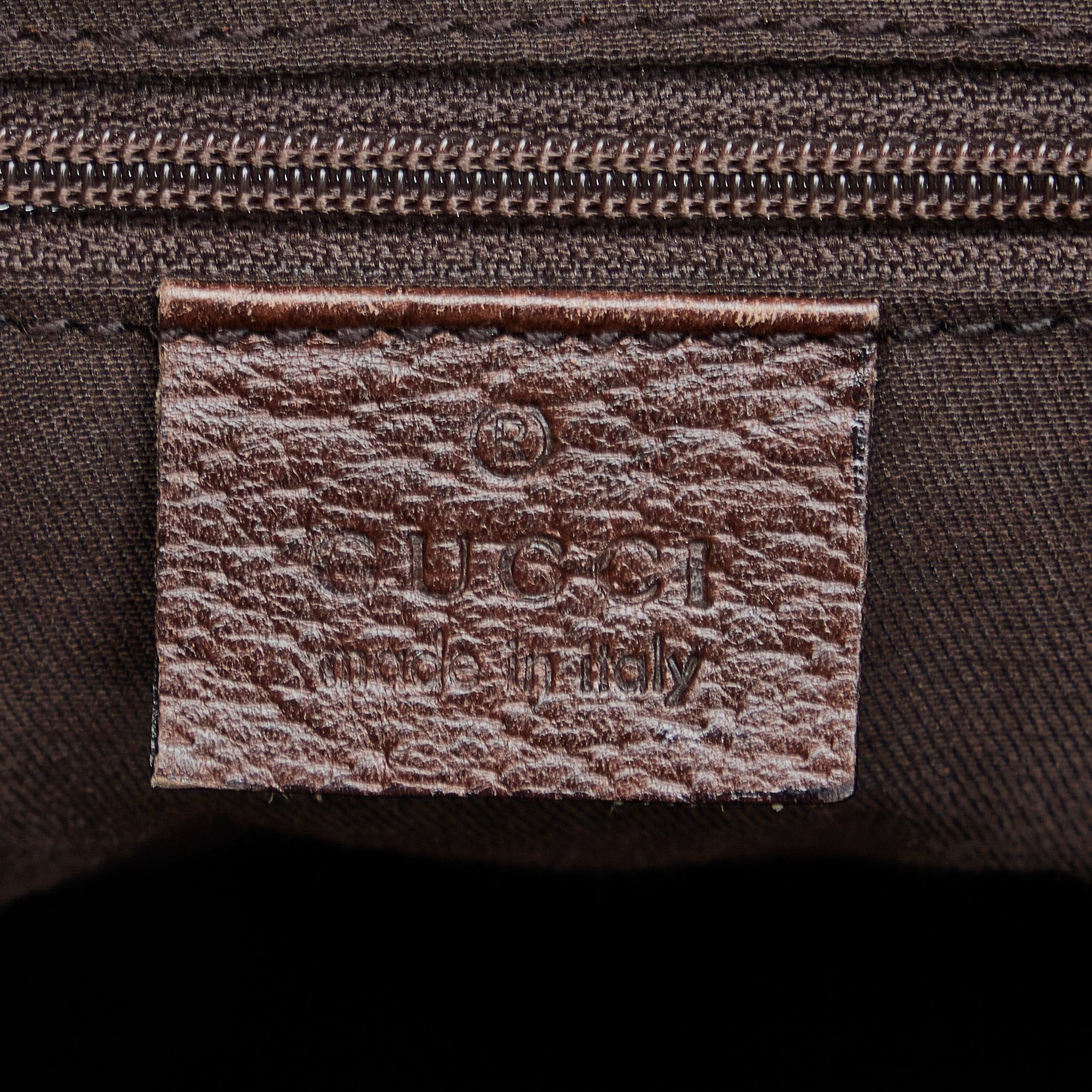 Gucci GG Canvas Pelham Shoulder Bag (SHG-ZEcu1Y)