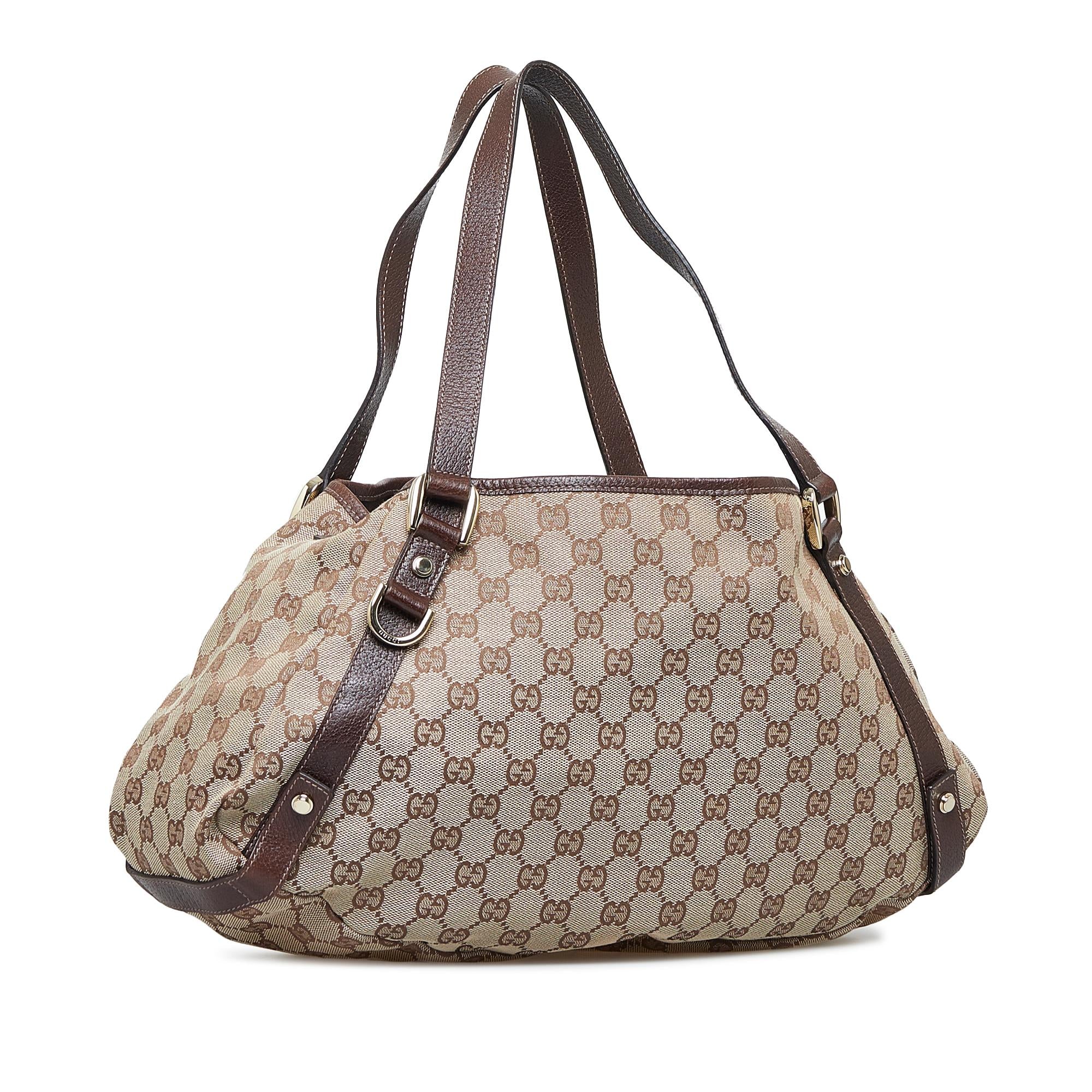 Gucci GG Canvas Pelham Shoulder Bag (SHG-ZEcu1Y)