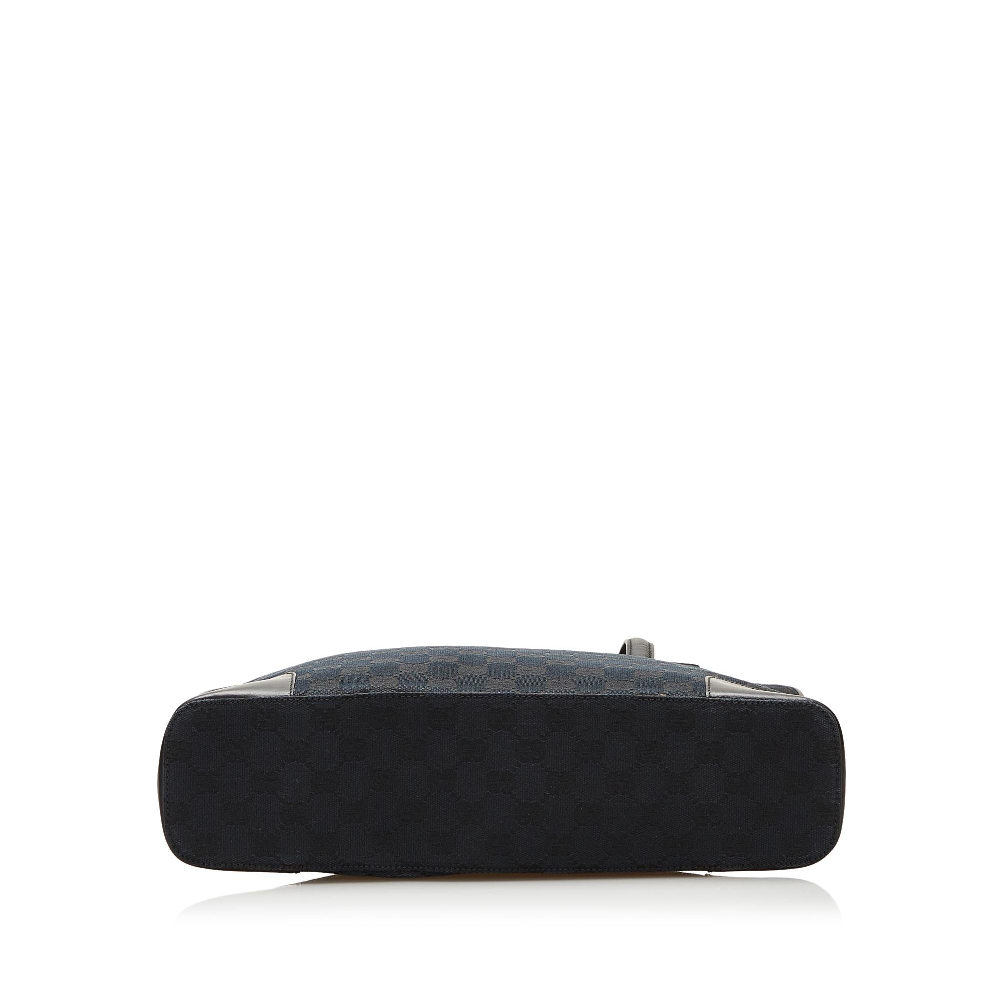 Gucci GG Canvas Shoulder Bag (SHG-A8NpEi)