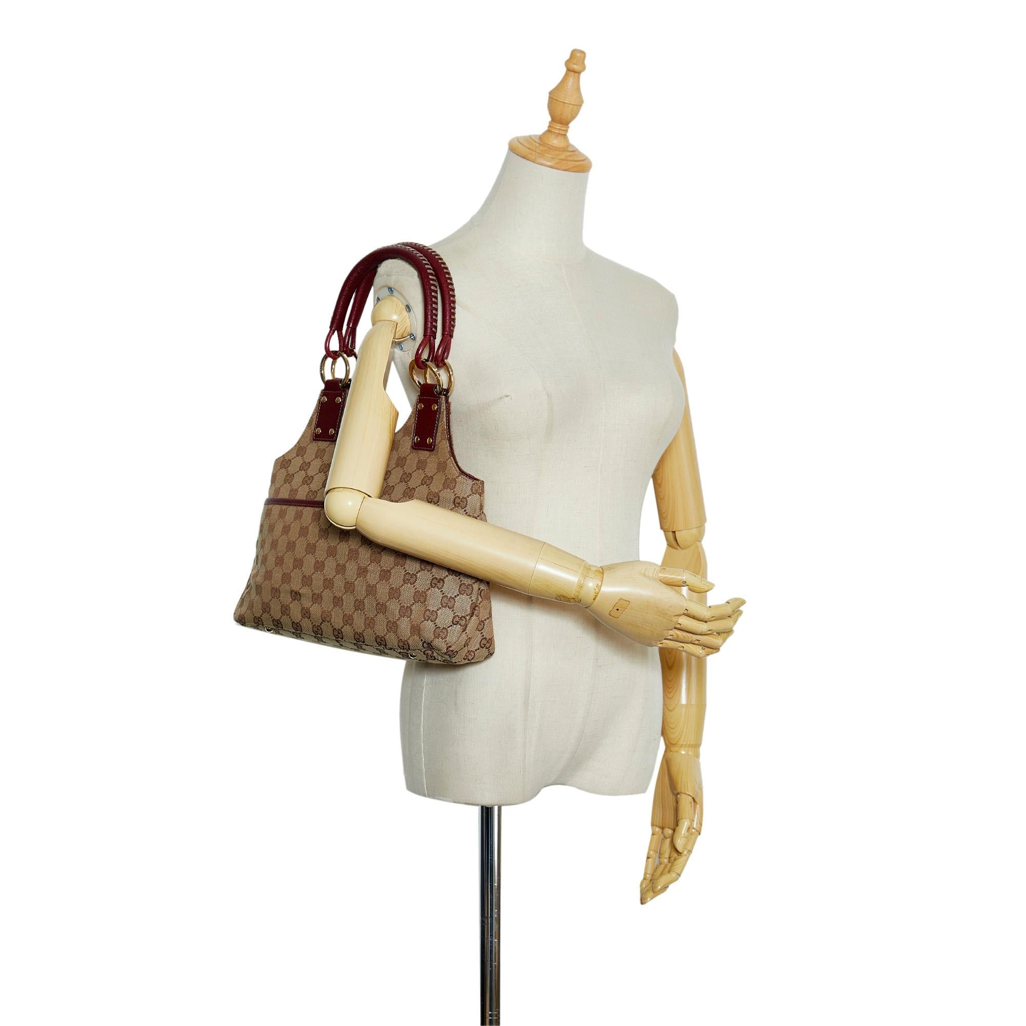 Gucci GG Canvas Shoulder Bag (SHG-NJKj0o)